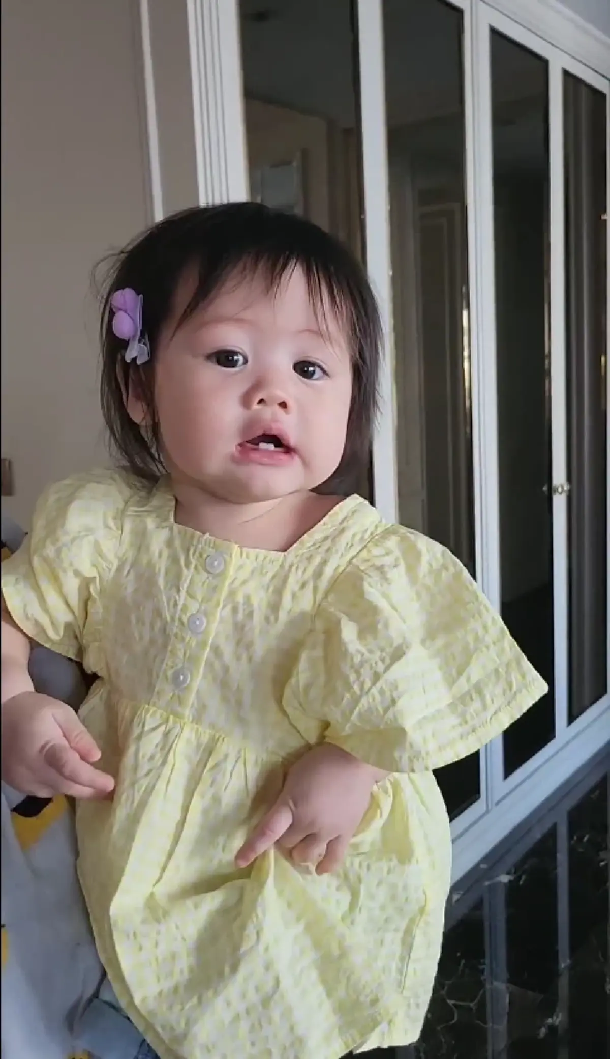 ชมพู่ อารยา โพสต์คลิป น้องแอบิเกล เล่นกับพี่แฝดหัวเราะเสียงดัง อารมณ์ดีมาก