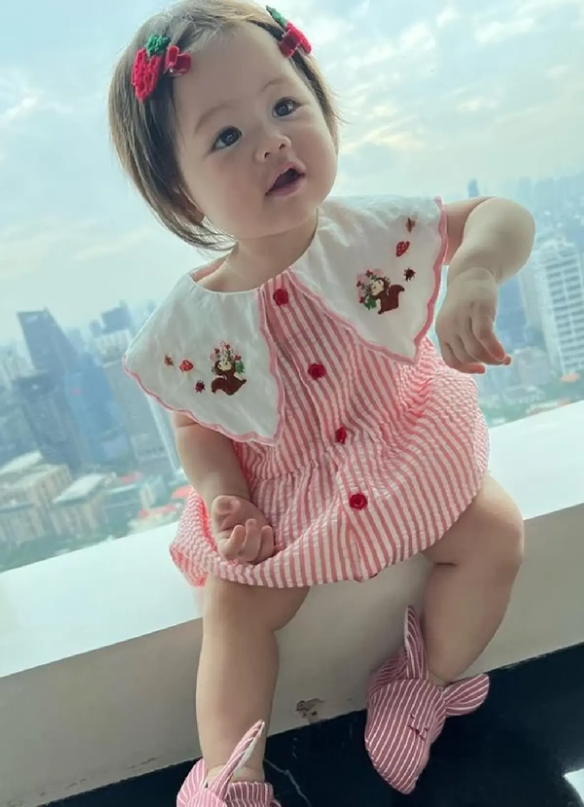 ชมพู่ อารยา อวดความน่ารัก น้องแอบิเกล ยิ้มหวานโชว์ฟัน 2 ซี่