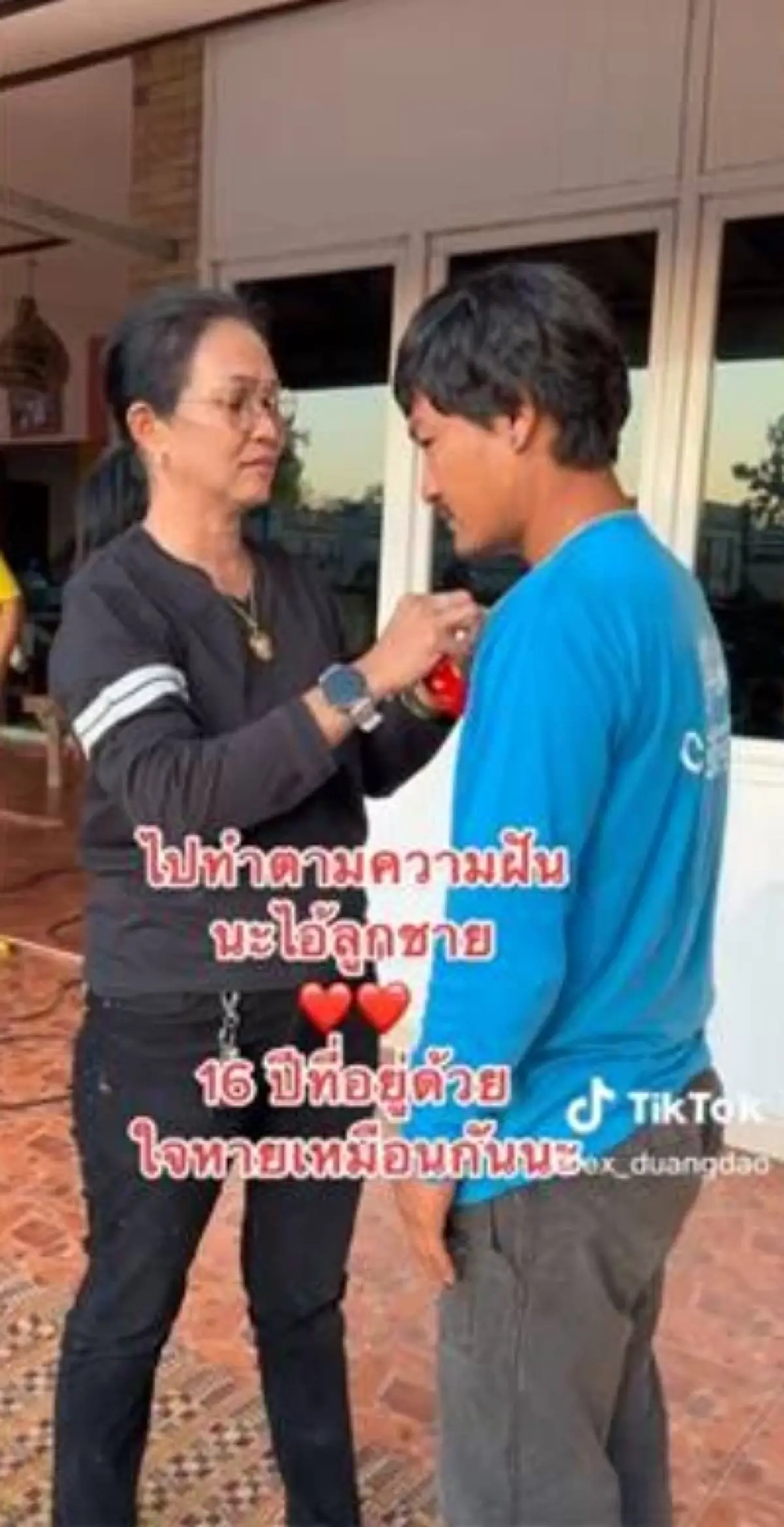นายจ้างปล่อยโฮ ลูกน้องก้มกราบเท้า ขอลาไปเป็นเถ้าแก่ หลังอยู่ด้วยกันมา 16 ปี