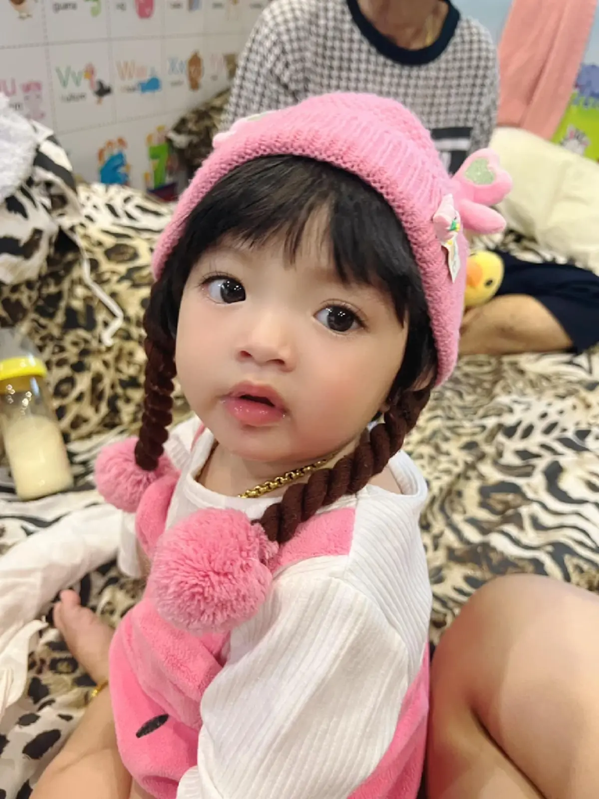 ส่องโฉมหน้า ลูกสาวเก่ง ลายพราง ทั้ง 2 คน 