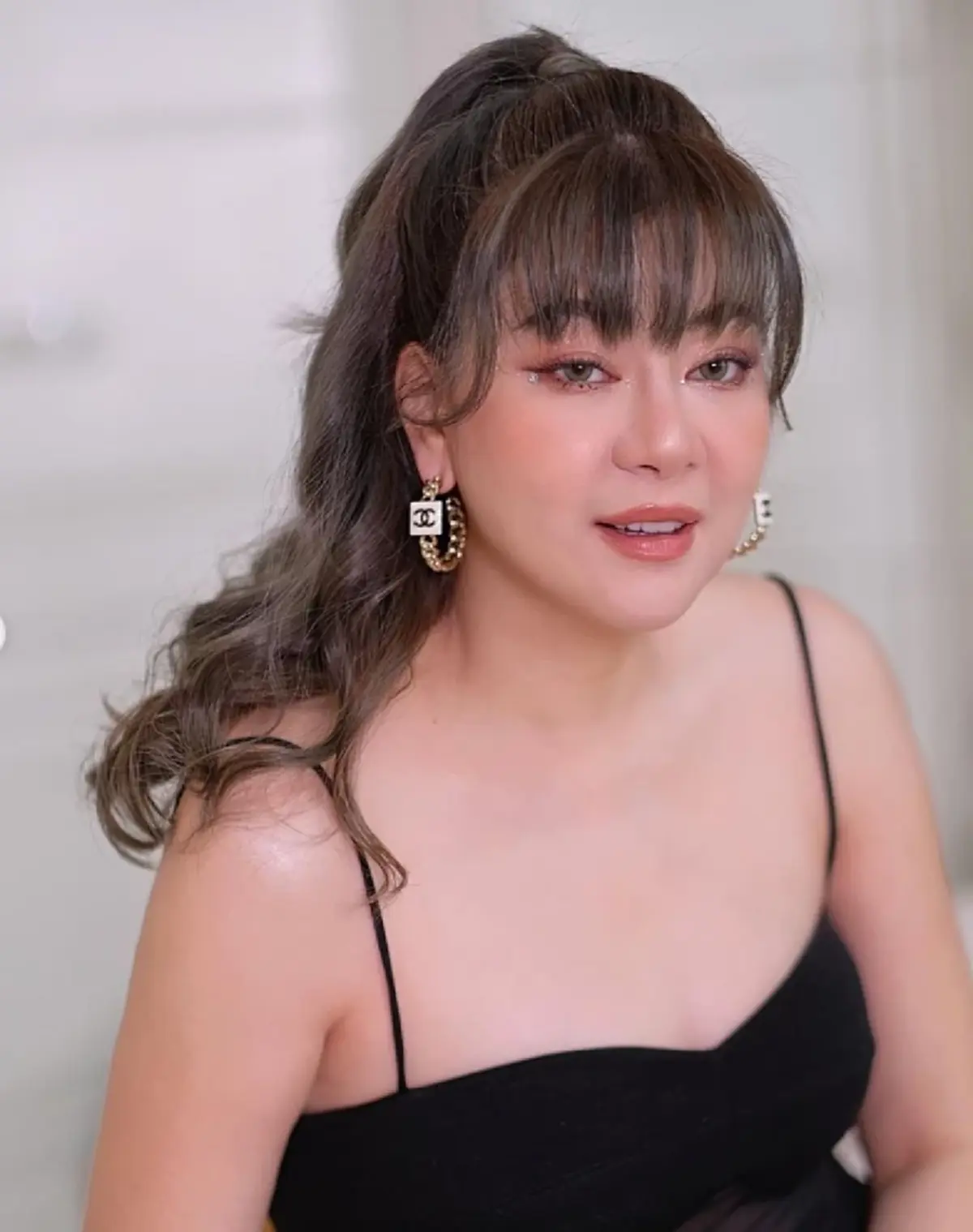 โอ๋ ภัคจีรา อวดลุคแซ่บในชุดสายเดี่ยวสีดำ โสดแล้วสวยปังไม่ไหว