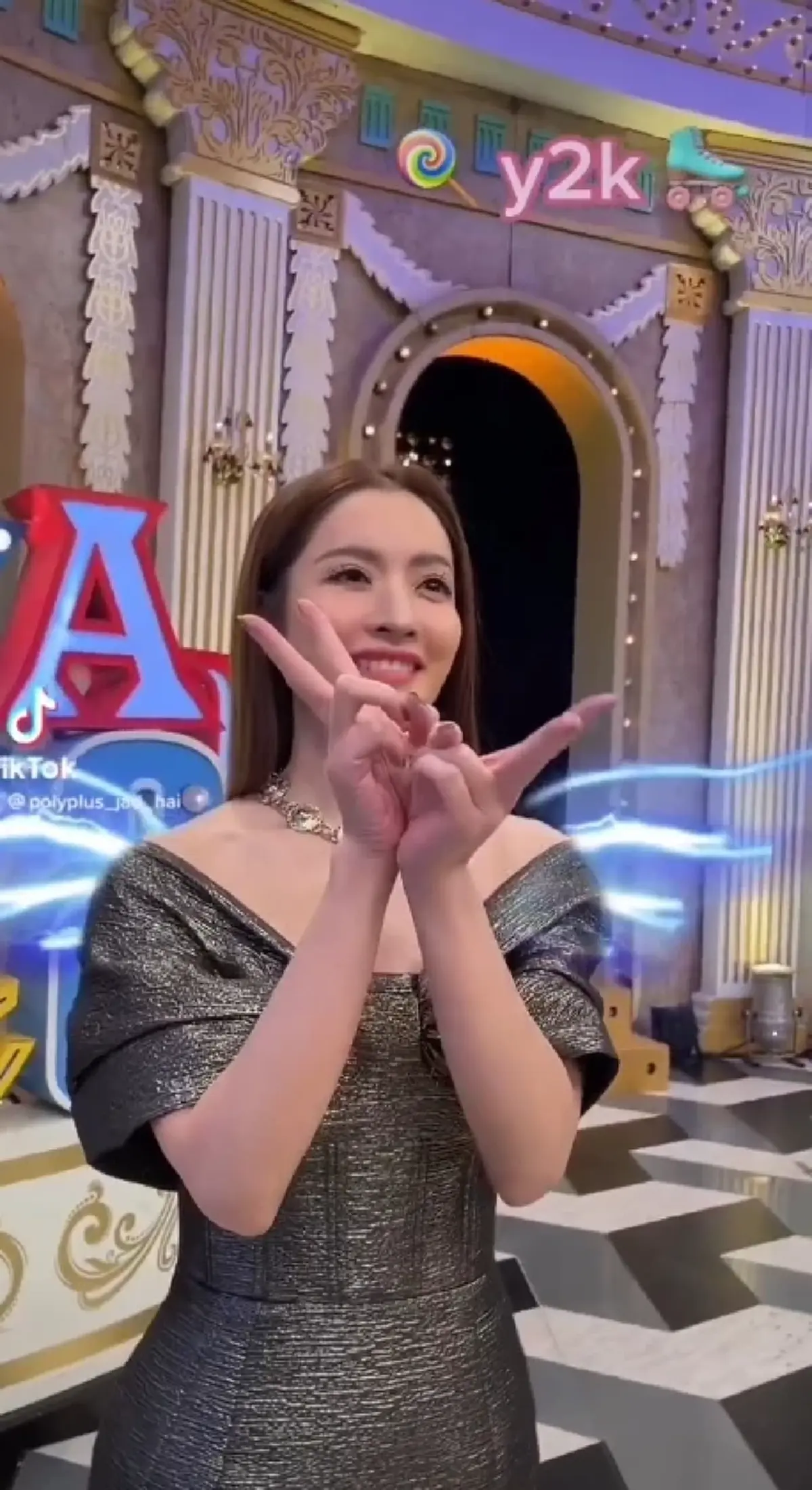 ส่องภาพล่าสุด แอฟ ทักษอร อวดลุคสาว y2k งานนี้สวยจนใจเจ็บ