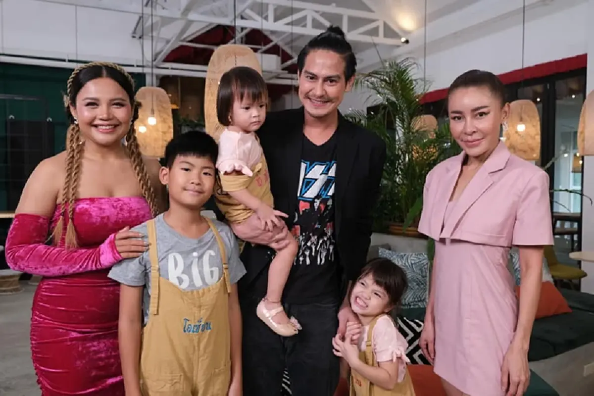 น้ำ รพีภัทร พาลูกๆทั้ง 3 คนไปออกรายการพร้อมหน้ากันครั้งแรก 