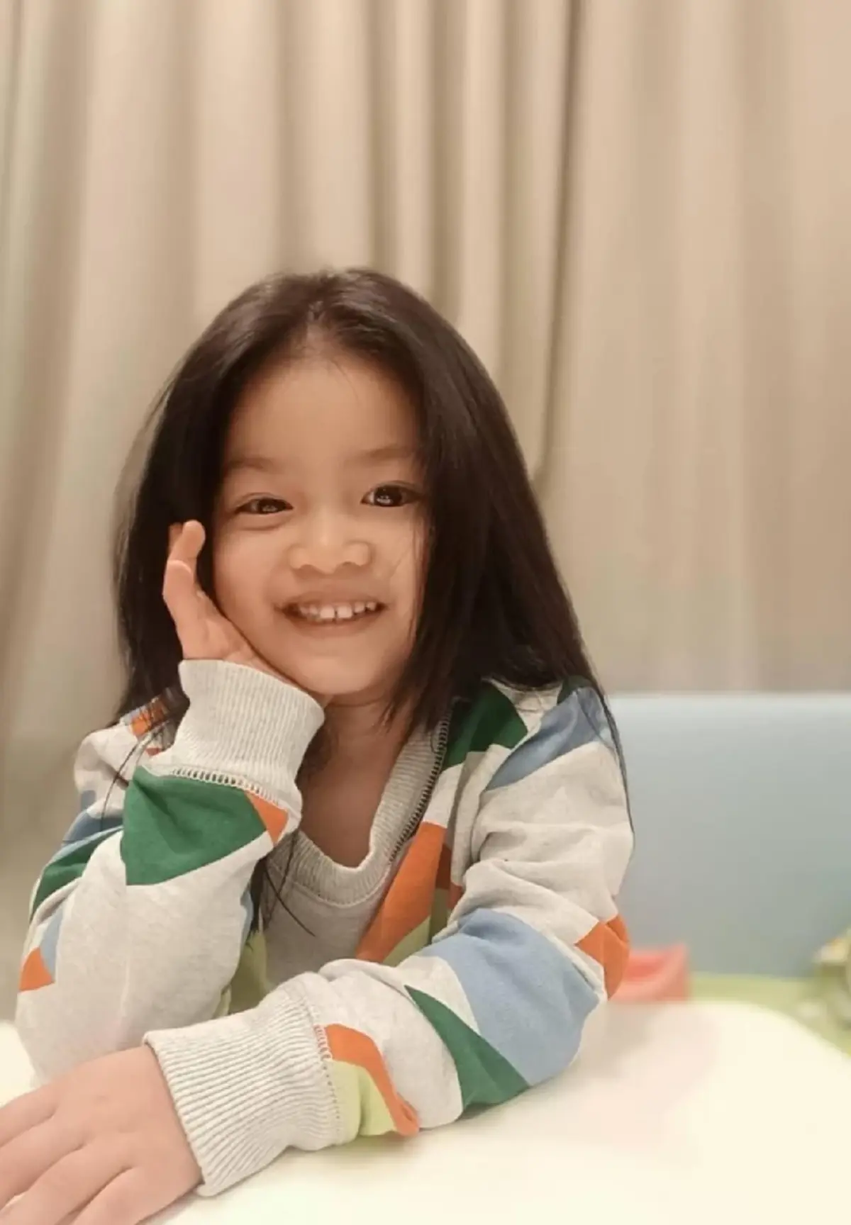 ส่องภาพล่าสุด น้องวีจิ ลูกสาว หนุ่ม ศรราม ปล่อยผมยาวดูโตเป็นสาวมากๆ