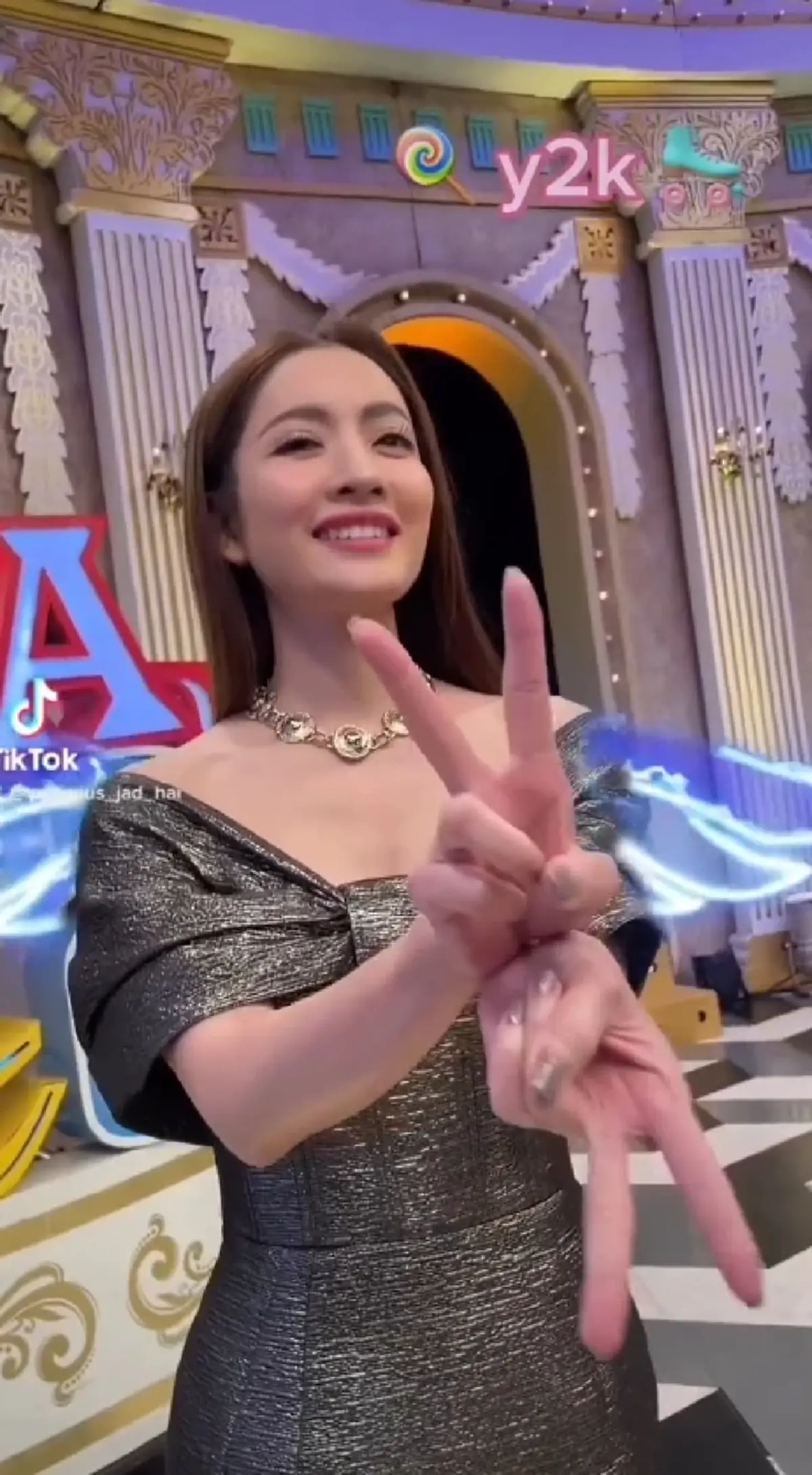 ส่องภาพล่าสุด แอฟ ทักษอร อวดลุคสาว y2k งานนี้สวยจนใจเจ็บ