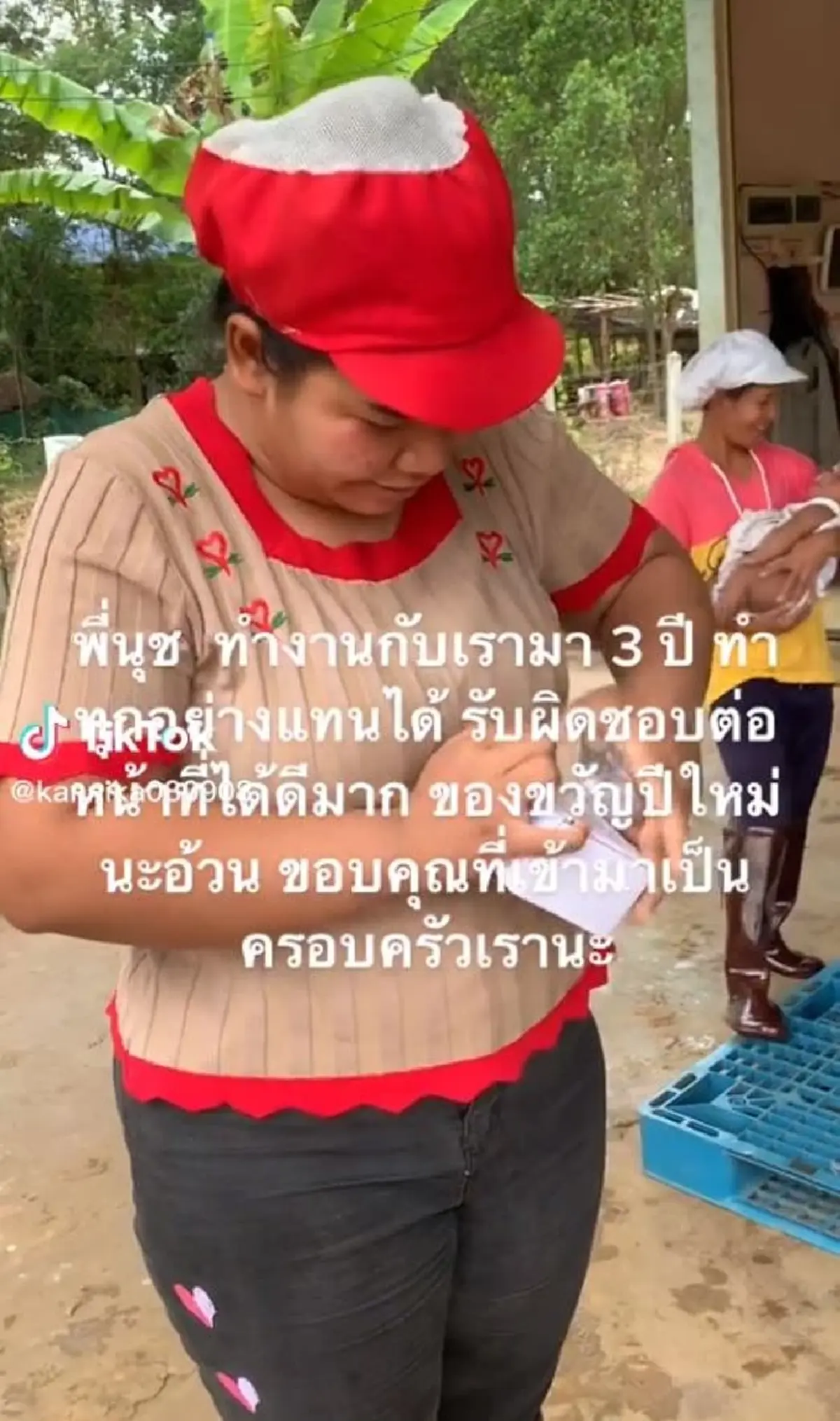 สาวกรี๊ด นายจ้างเซอร์ไพรส์รางวัลคนขยัน อยู่กันมา 3 ปี ทำแทนได้ทุกอย่าง