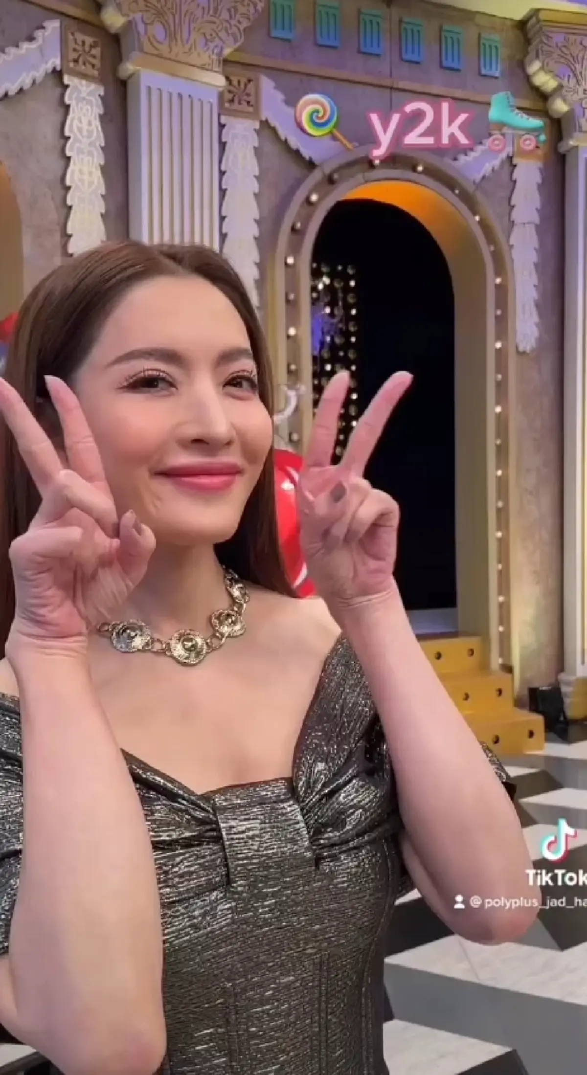 ส่องภาพล่าสุด แอฟ ทักษอร อวดลุคสาว y2k งานนี้สวยจนใจเจ็บ
