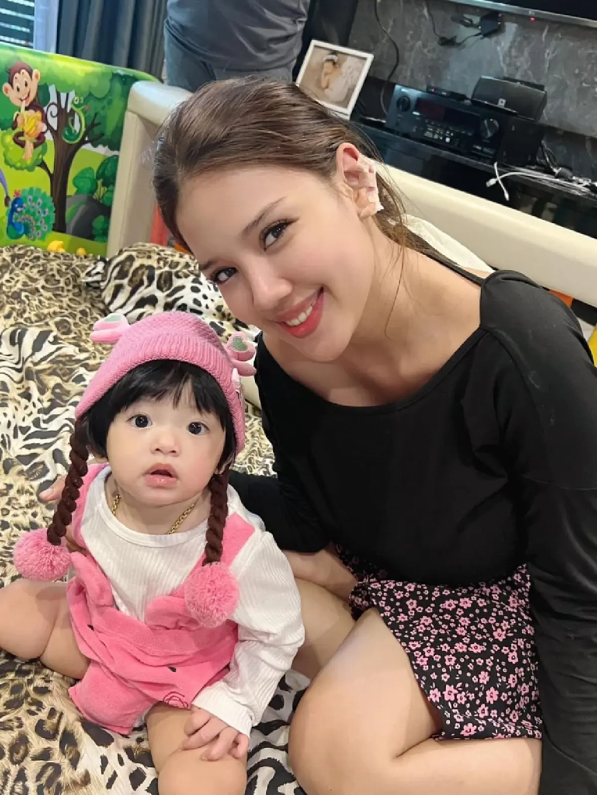 ส่องโฉมหน้า ลูกสาวเก่ง ลายพราง ทั้ง 2 คน 