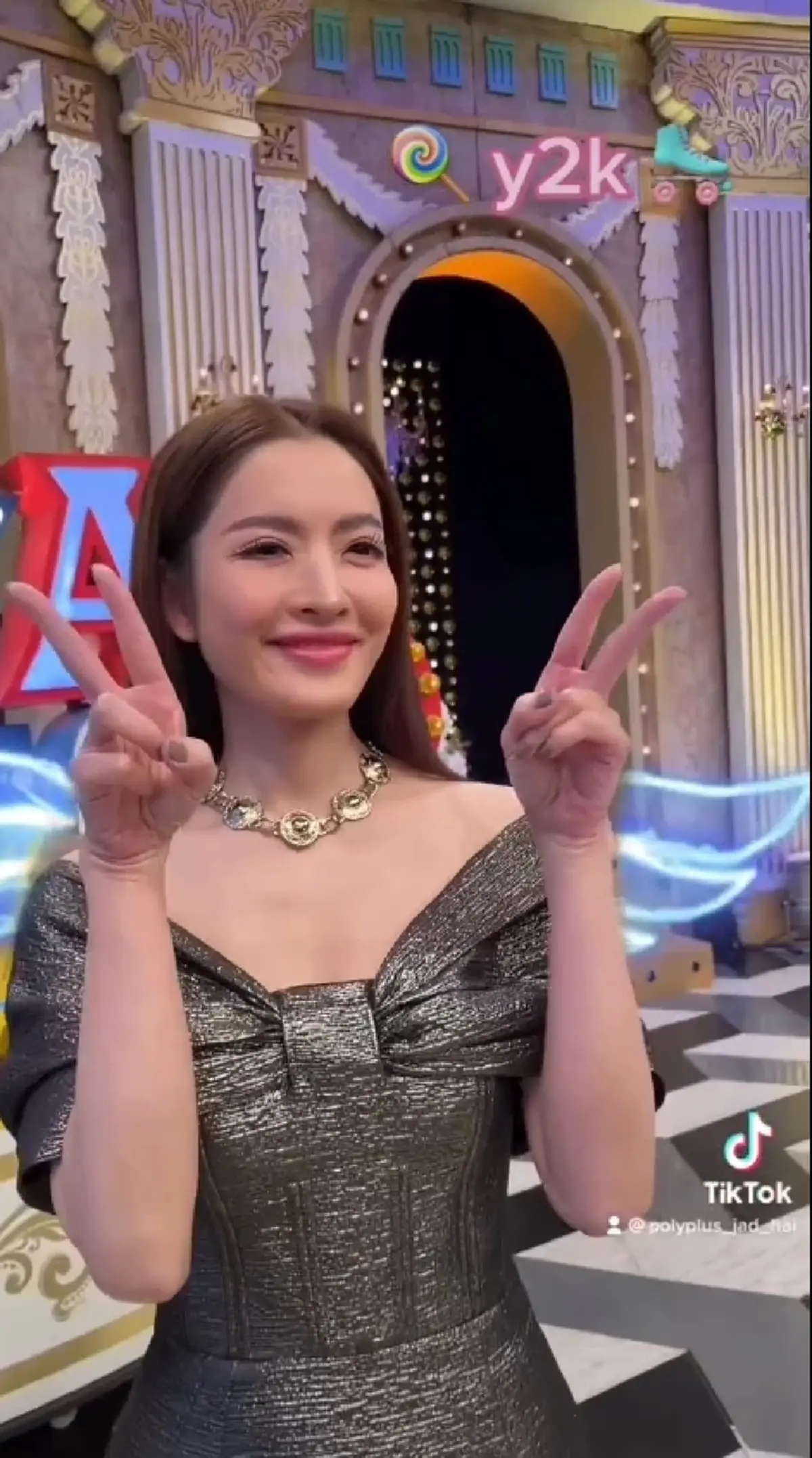 ส่องภาพล่าสุด แอฟ ทักษอร อวดลุคสาว y2k งานนี้สวยจนใจเจ็บ