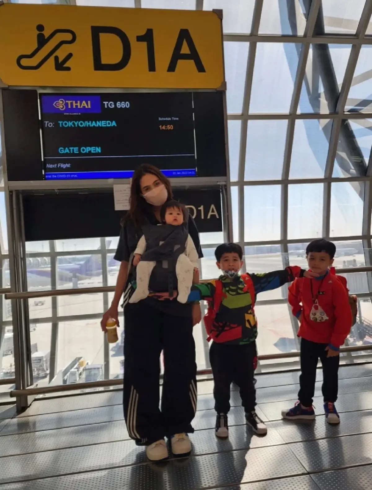 ชมพู่ อารยา เบรกงานพาลูกๆทั้ง 3 คนเที่ยวต่างประเทศรับลมหนาว