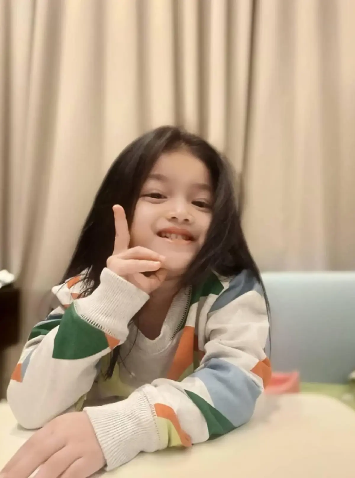 ส่องภาพล่าสุด น้องวีจิ ลูกสาว หนุ่ม ศรราม ปล่อยผมยาวดูโตเป็นสาวมากๆ