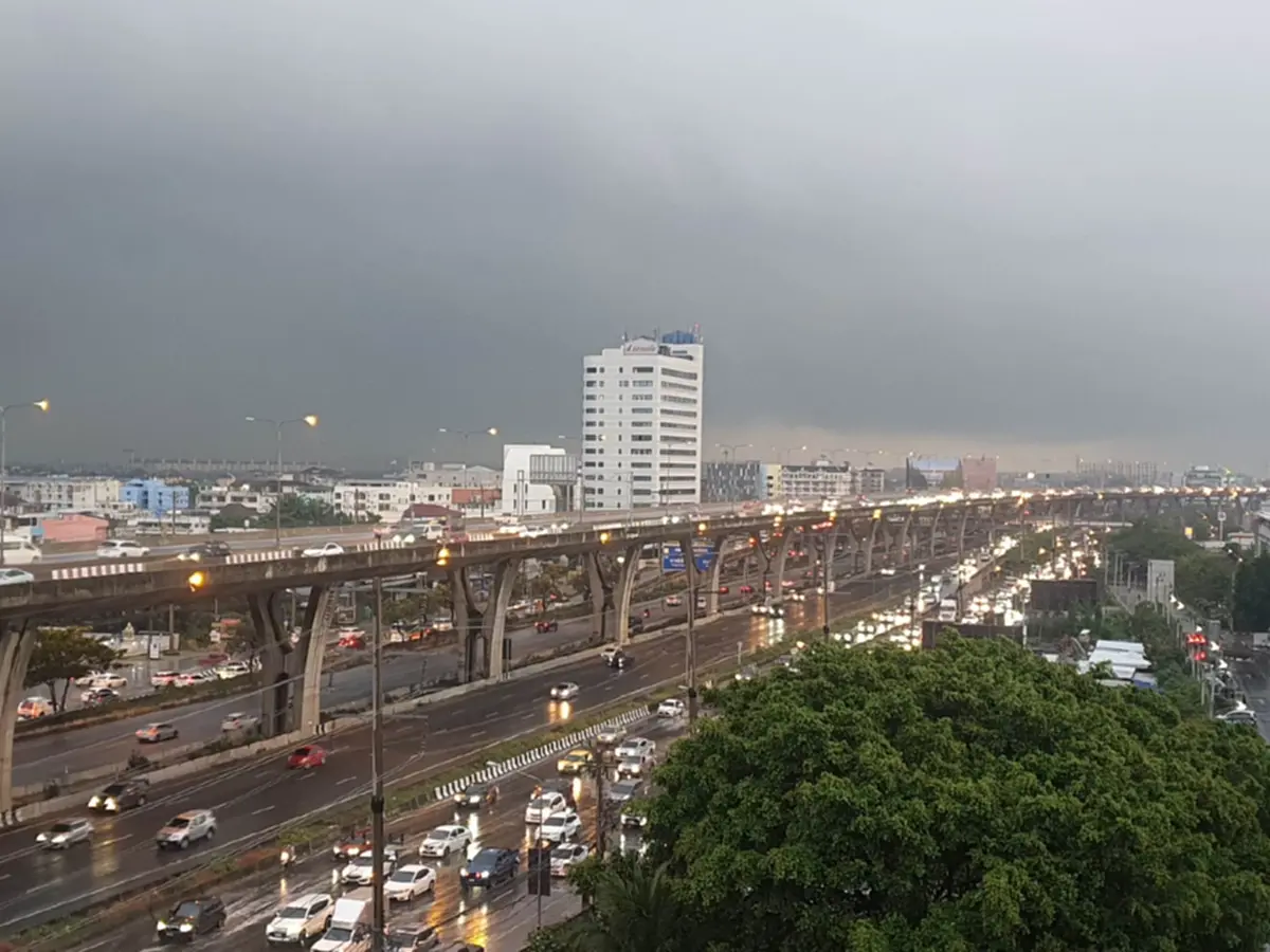 อุตุฯ เตือน ฉ.7 อากาศแปรปรวน พายุฝนฟ้าคะนอง ลมกระโชกแรง เช็กจังหวัดฝนตกหนัก