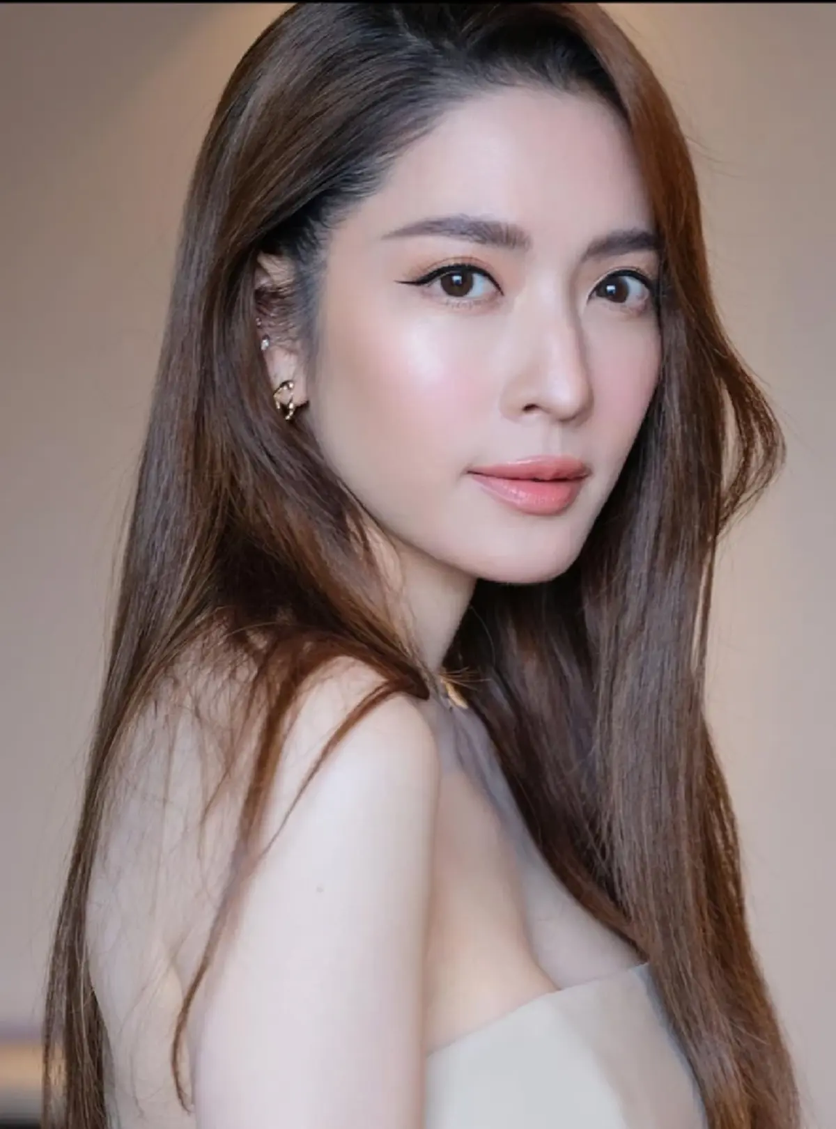 ฟังคำตอบจากปาก แอฟ ทักษอร หลังโดนบุกถามจะคบผู้ชายตีเมียจริงๆหรอ