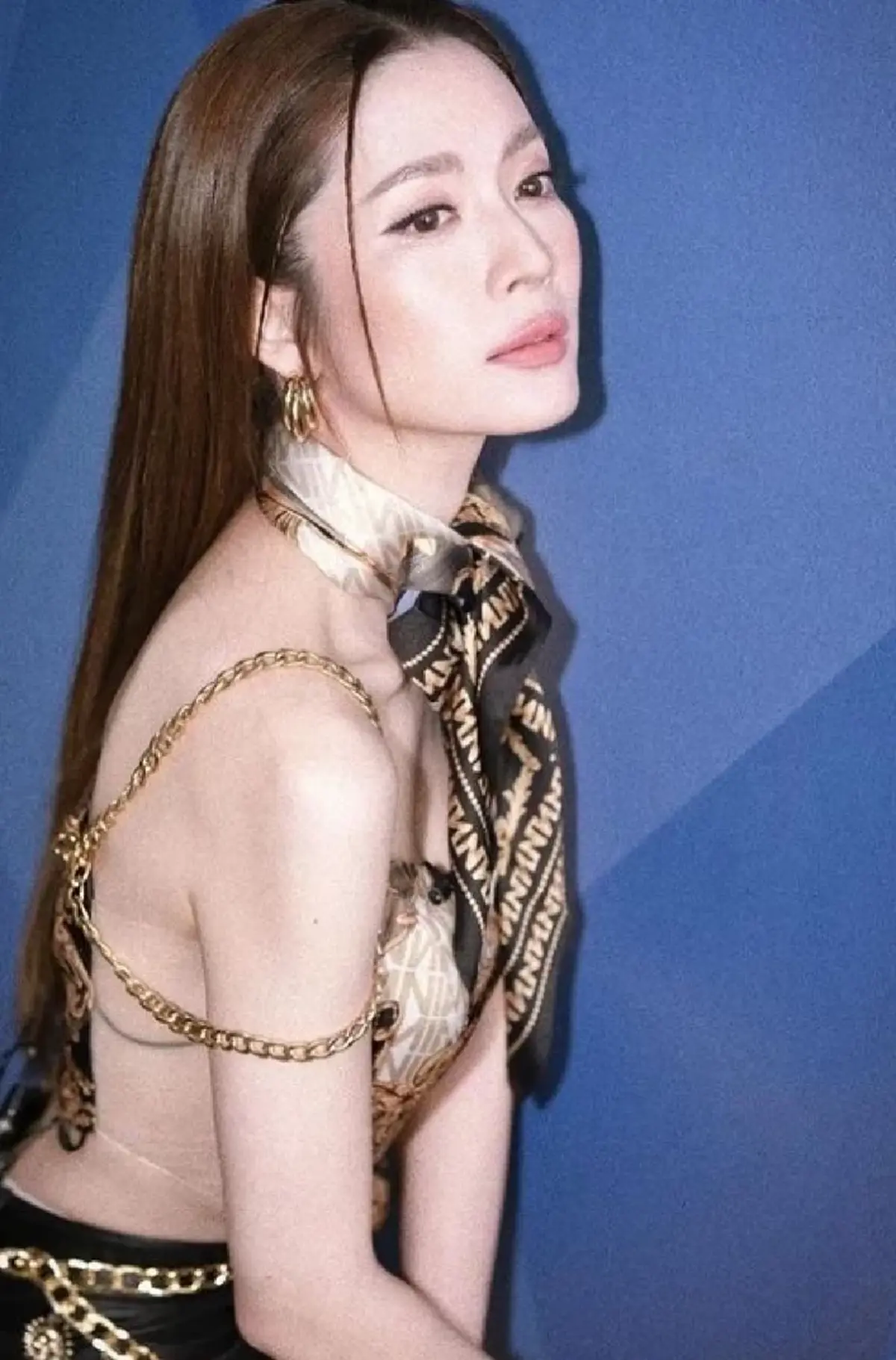 กรี๊ด แอฟ ทักษอร โพสตรูปลุคเจ้าหญิงดูแพง พระเอกดังโผล่เมนต์ทันที