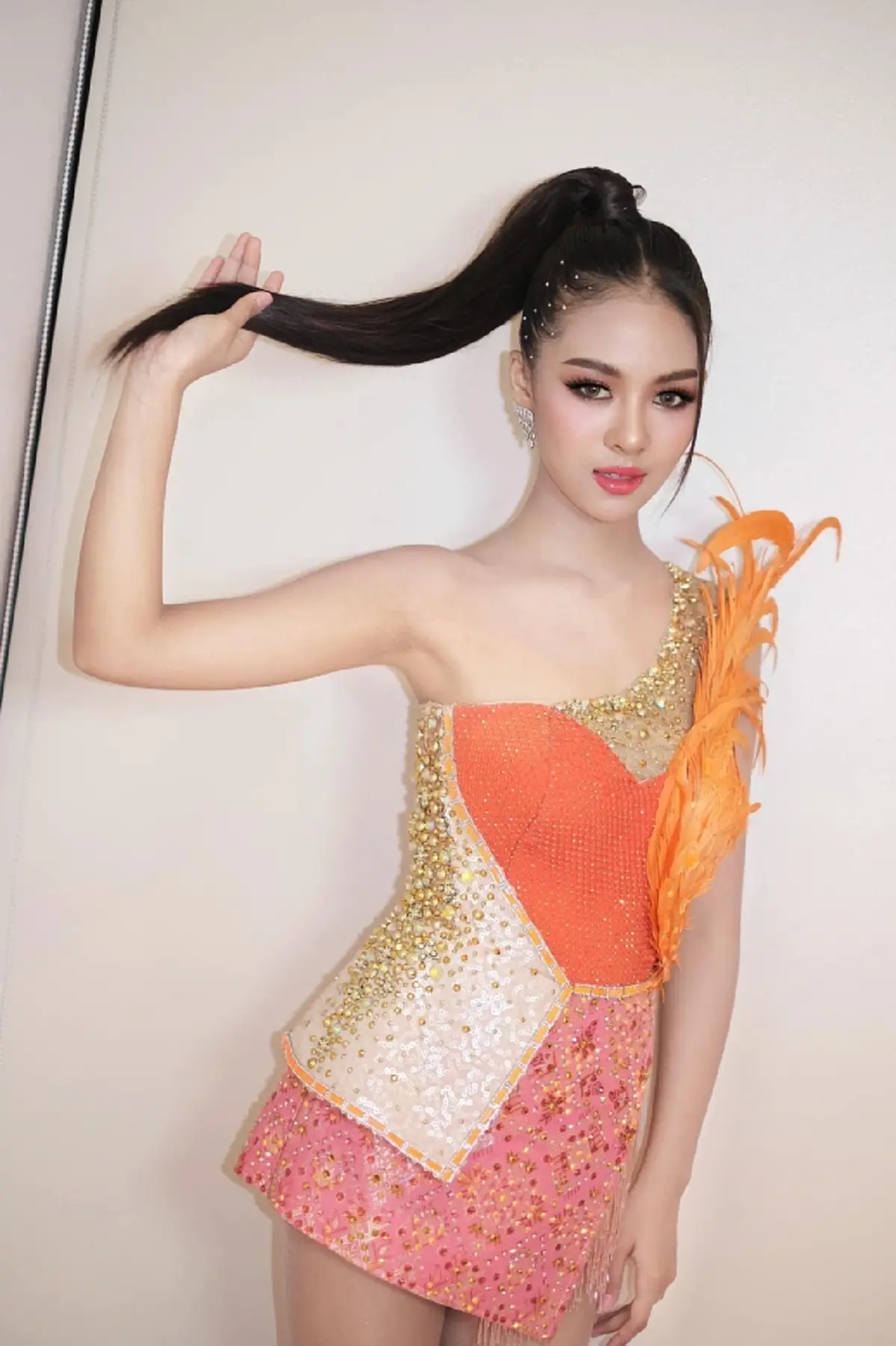 โซเชียลเสียงแตก ดราม่า ยูกิ เพ็ญผกา เซ็นสัญญาค่ายไหทองคำ ยูกิ ไหทองคำ 