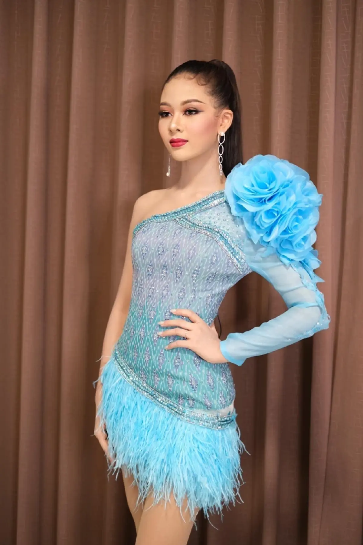 โซเชียลเสียงแตก ดราม่า ยูกิ เพ็ญผกา เซ็นสัญญาค่ายไหทองคำ ยูกิ ไหทองคำ 