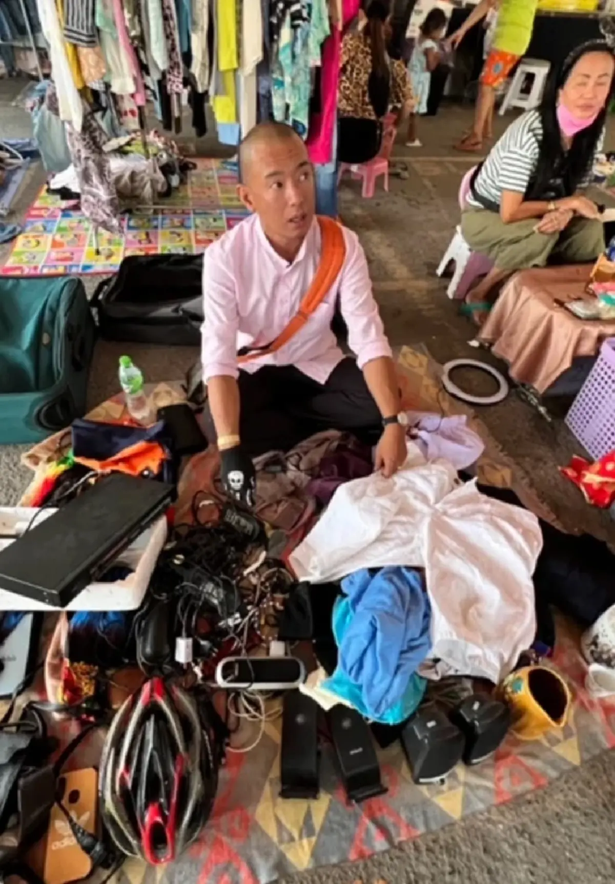 คนในตลาดเผยนิสัยแท้จริง ริว อาทิตย์ ที่ได้เจอกับตัวเอง นั่งขายของข้างกัน