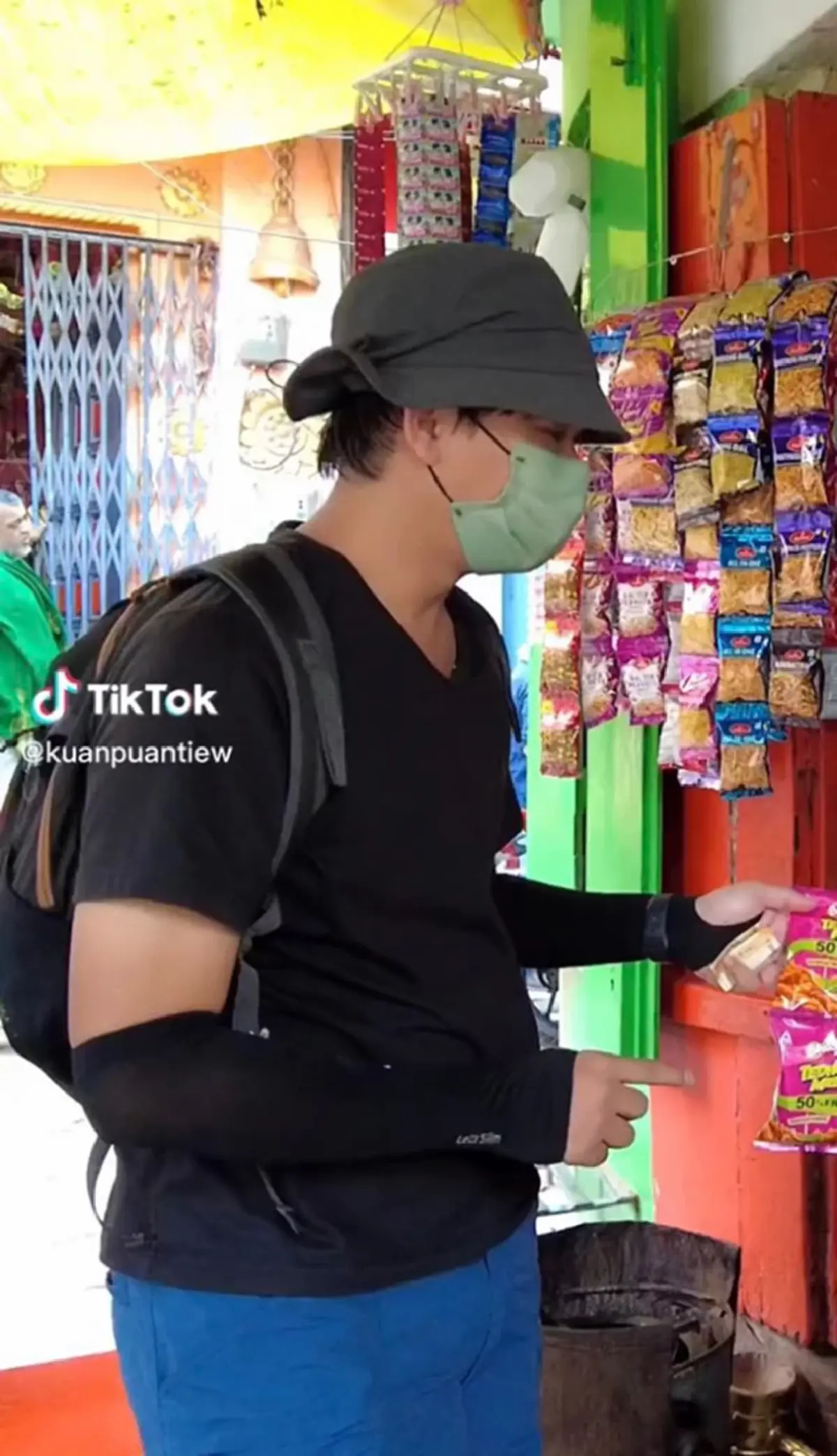 หนุ่มรีวิวขนมอินเดีย เห็นชื่อยี่ห้อแล้วสะดุ้ง ถึงกับต้องอ่านซ้ำอีกรอบ