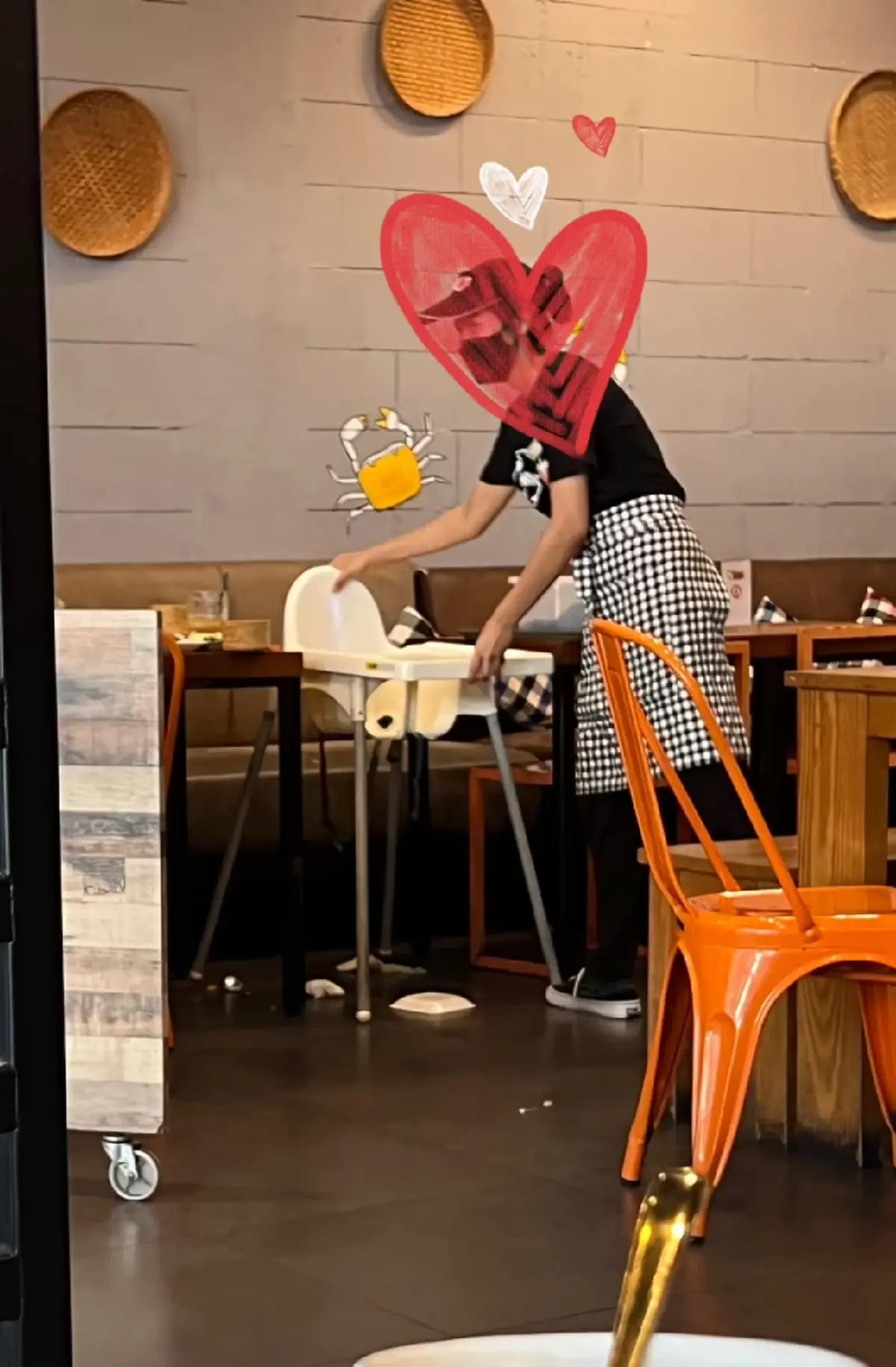 สาวเอือม กินข้าวร้านดัง ก่อนเจอพฤติกรรมครอบครัวโต๊ะข้างๆ สงสารพนักงานมาก