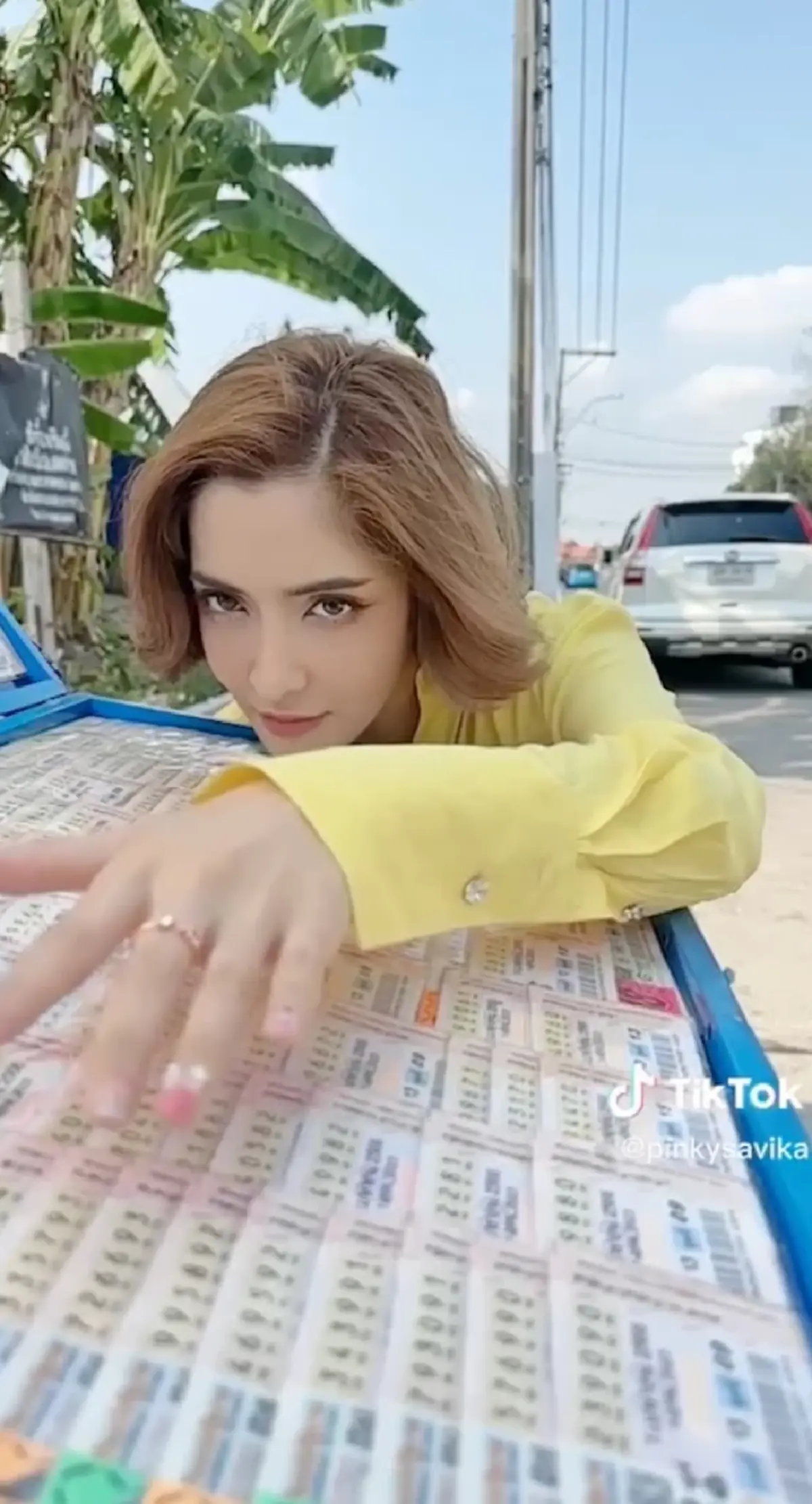 พิ้งกี้ สาวิกา โพสต์คลิปล่าสุด ทำคนหลุดโฟกัสหวยในมือ ก่อนซูมเห็นเต็มๆ