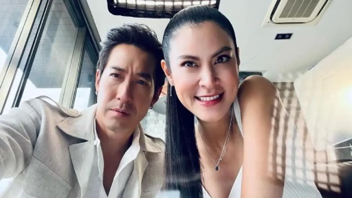 ชาวเน็ตซูมสุด "เจ เจตริน" ล่องเรือชมพระอาทิตย์ตก  ก่อนหลุดโฟกัสเงาในกระจก