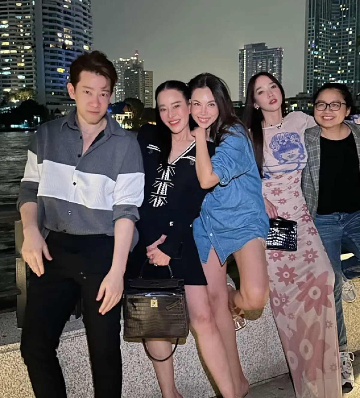  หนิง หนิง ปณิตา เคลื่อนไหวหลังไฮโซหนุ่มประกาศพร้อมเคียงข้างหลังมีปัญหาสามี จิน จรินทร์ 