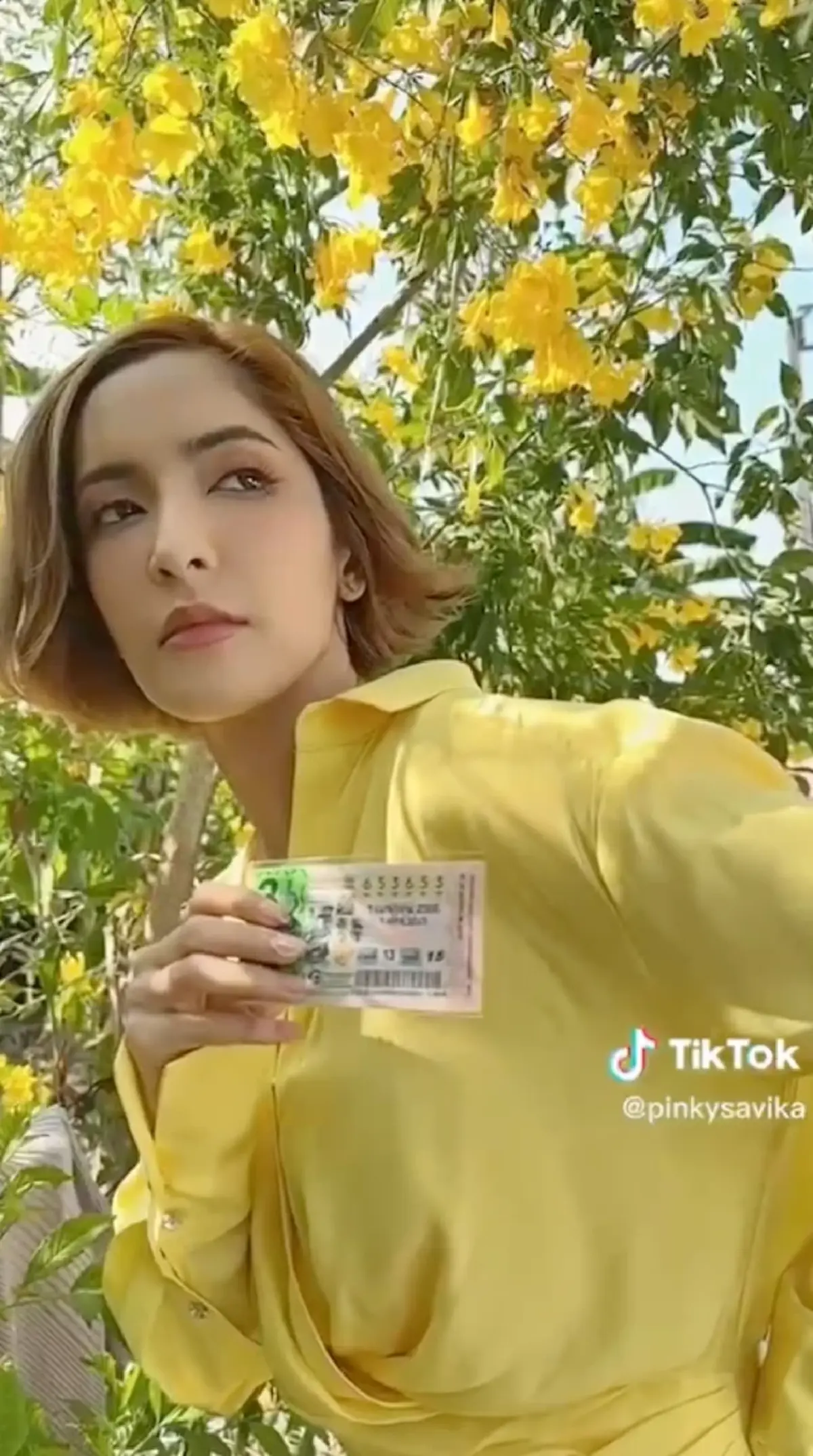 พิ้งกี้ สาวิกา โพสต์คลิปล่าสุด ทำคนหลุดโฟกัสหวยในมือ ก่อนซูมเห็นเต็มๆ