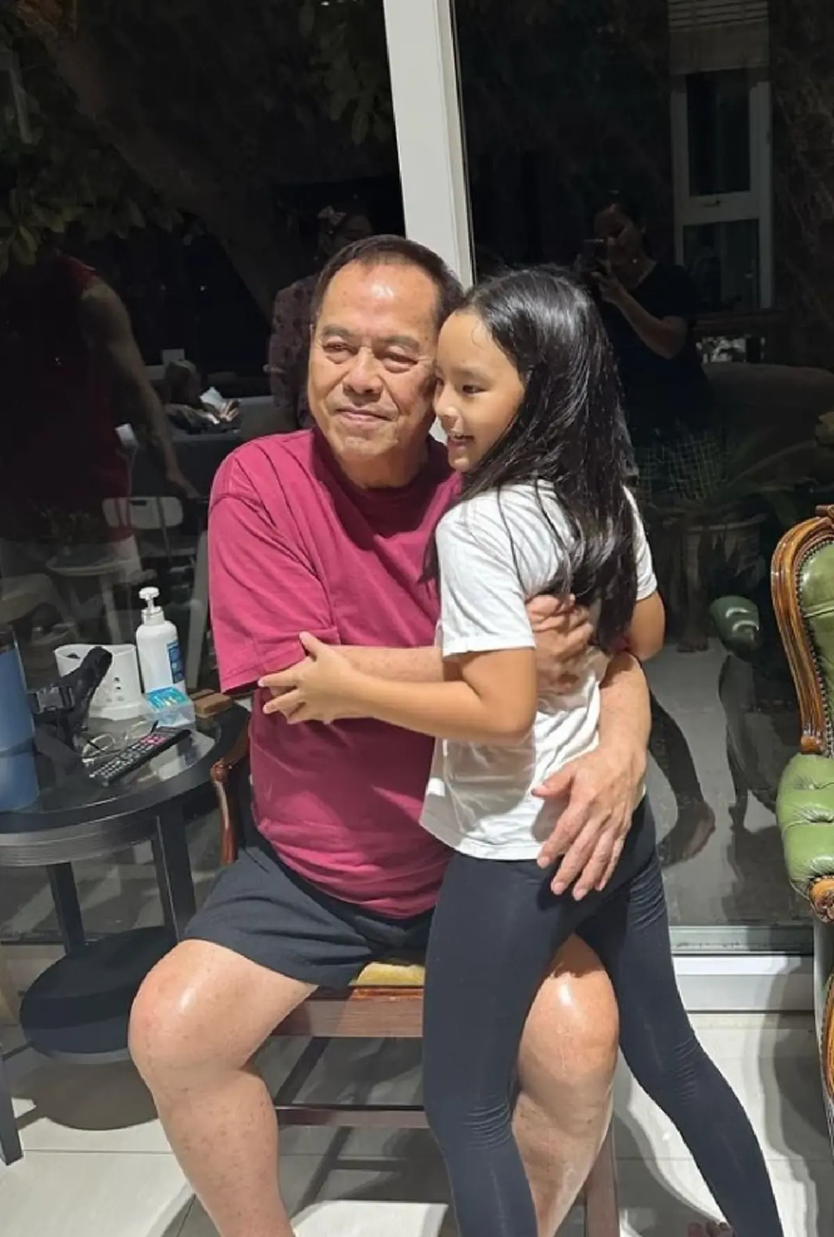 สงกรานต์ เตชะณรงค์ โผล่กลางไอจีคุณปู่ไพวงษ์ หลังลูกสาวได้มาหาปู่ที่บ้าน