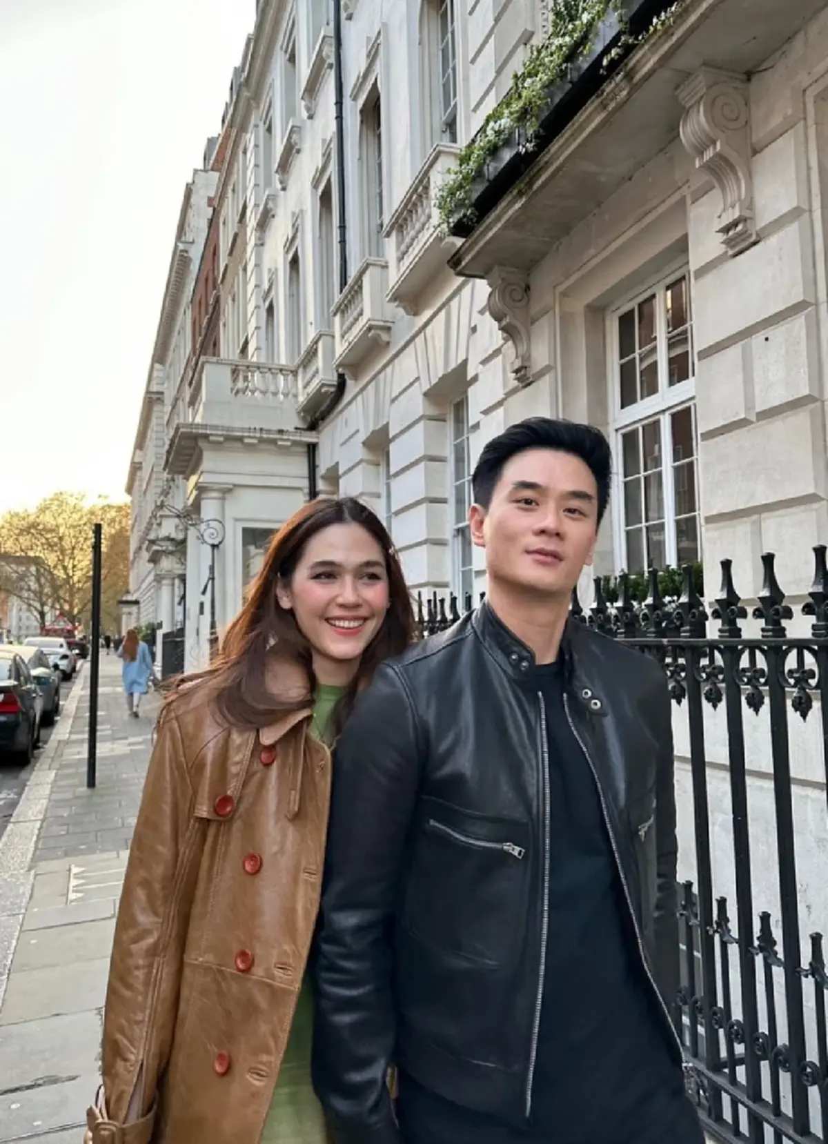 น็อต วิศรุต โชว์ช็อตหวาน ชมพู่ อารยา สังเกตุที่มือดีๆทำแฟนๆกรี๊ดหนักมาก