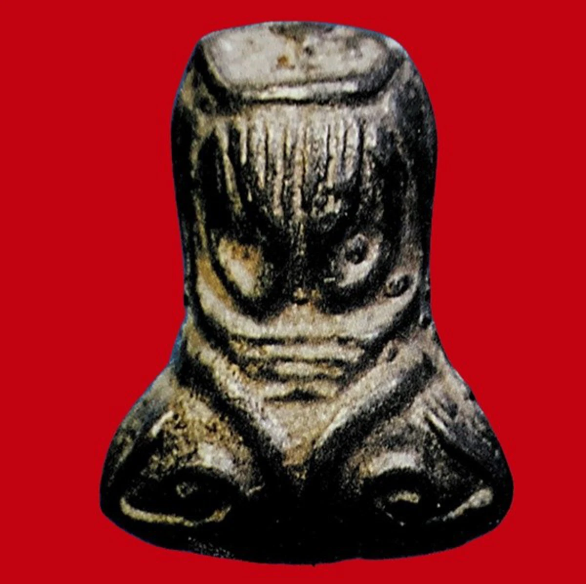 พระปิดตามหาอุตม์ หลวงปู่เอี่ยม วัดหนัง ชินตะกั่ว พิมพ์นะหัวเข่า กทม