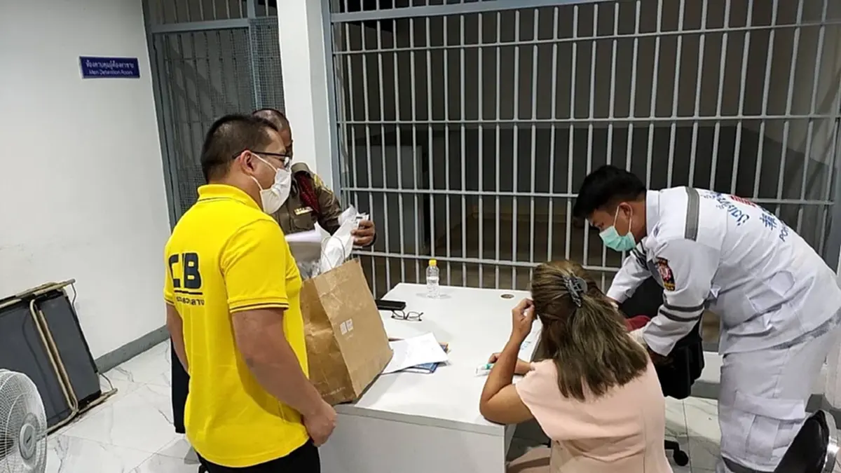 ตร.สอบปากคำ พยาบาลเพื่อนสนิทของ แอม ไซยาไนด์ เผยชอบถามอาการคนที่ตาย