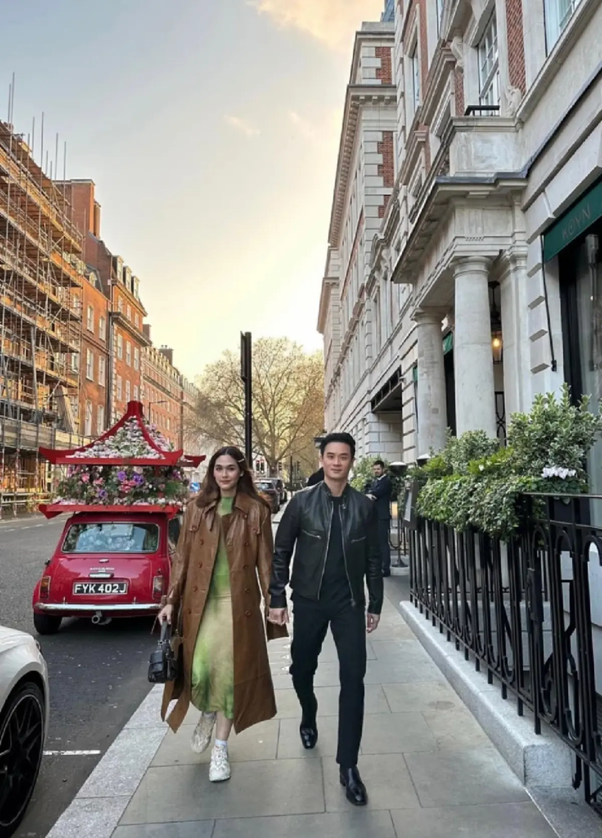 น็อต วิศรุต โชว์ช็อตหวาน ชมพู่ อารยา สังเกตุที่มือดีๆทำแฟนๆกรี๊ดหนักมาก