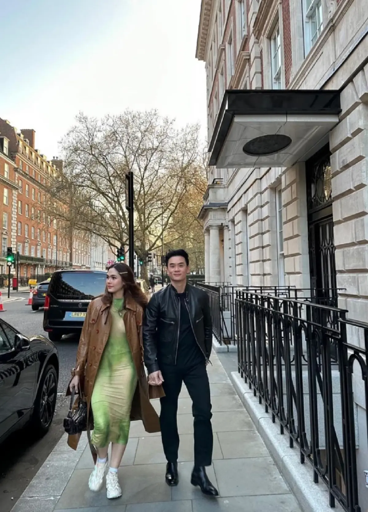 น็อต วิศรุต โชว์ช็อตหวาน ชมพู่ อารยา สังเกตุที่มือดีๆทำแฟนๆกรี๊ดหนักมาก