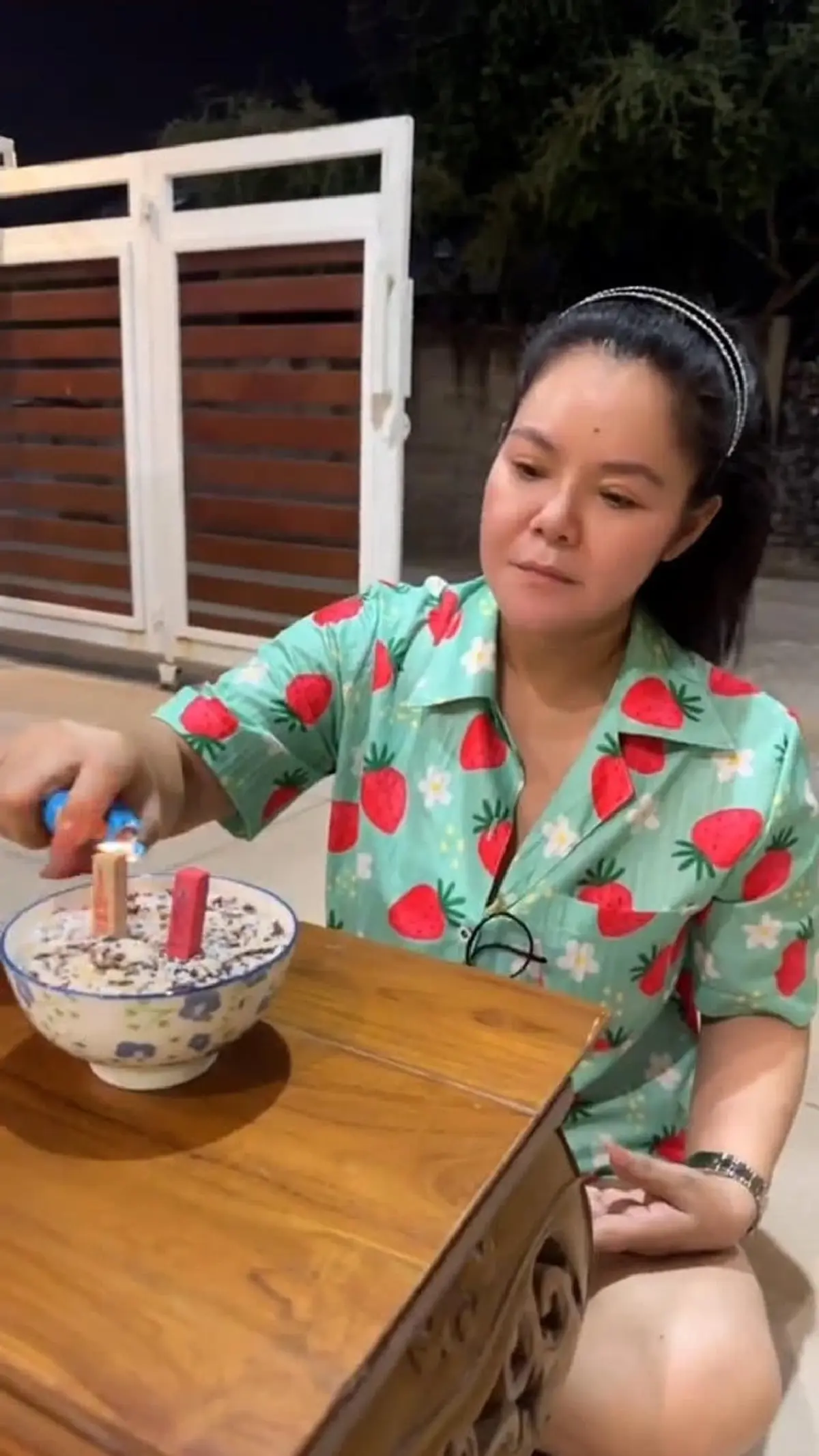   ฮาย อาภาพร ไม่พลาด จุดธูปขอ เลขเด็ด2/5/66 จากสิ่งศักดิ์สิทธิ์ถึง 2 แท่ง