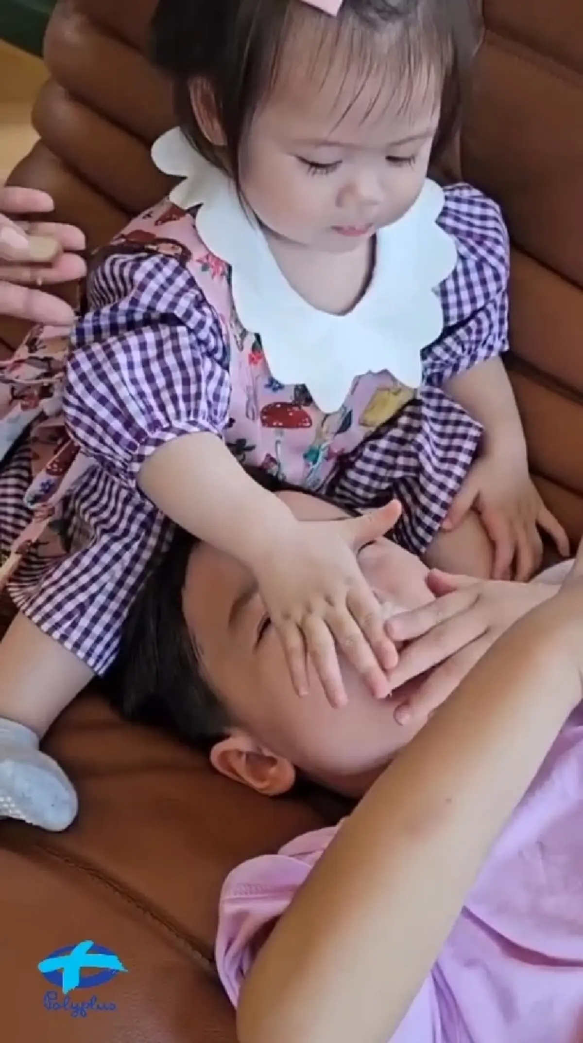 โมเมนต์น่ารัก น้องแอบิเกล ทั้งจุ๊บทั้งป้อนข้าว พี่พายุ ไม่หลงรักได้ไง