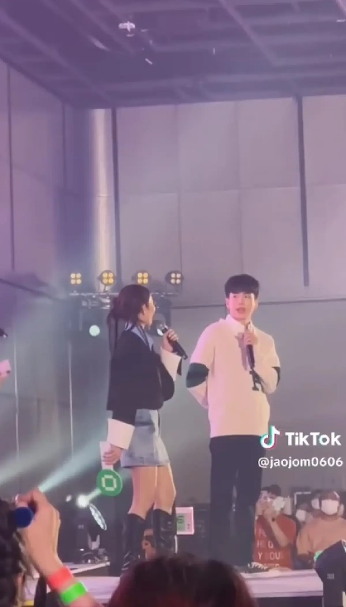 แอฟ ทักษอร โผล่เซอร์ไพรส์วันเกิด นนกุล กลางเวที สายตาหลอกกันไม่ได้จริงๆ