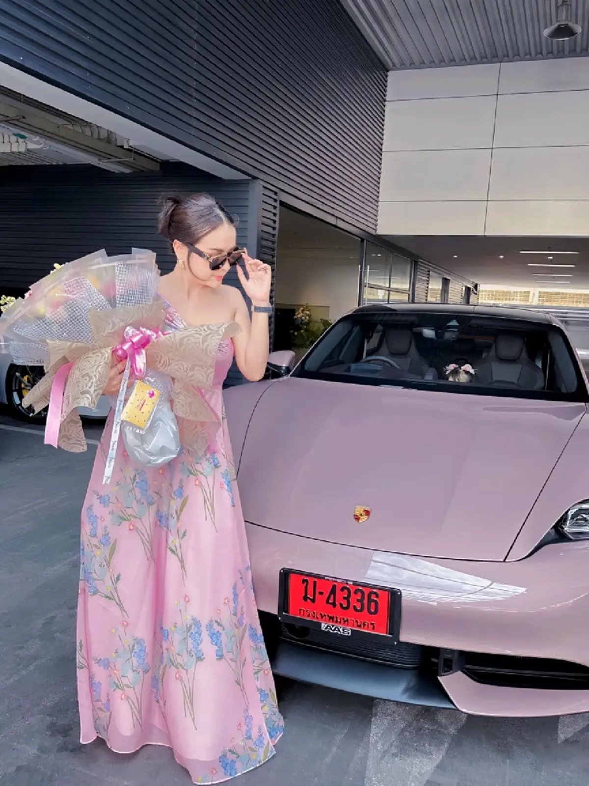 ส่องทะเบียนรถ เจนนี่ ถอยรถหรูป้ายแดง รถหรู หวยดารา รถป้ายแดง งวด 16/06/2566