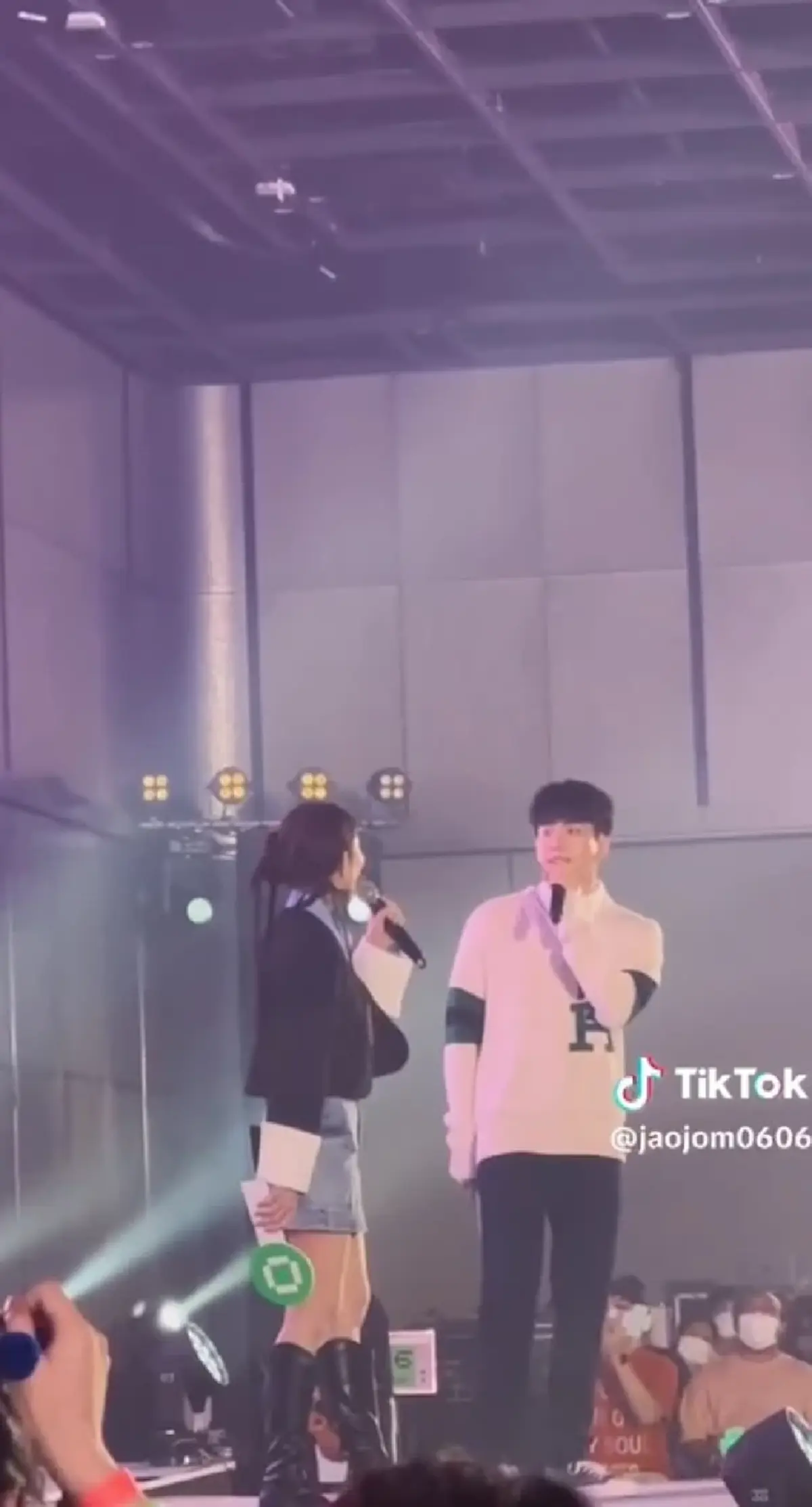 แอฟ ทักษอร โผล่เซอร์ไพรส์วันเกิด นนกุล กลางเวที สายตาหลอกกันไม่ได้จริงๆ