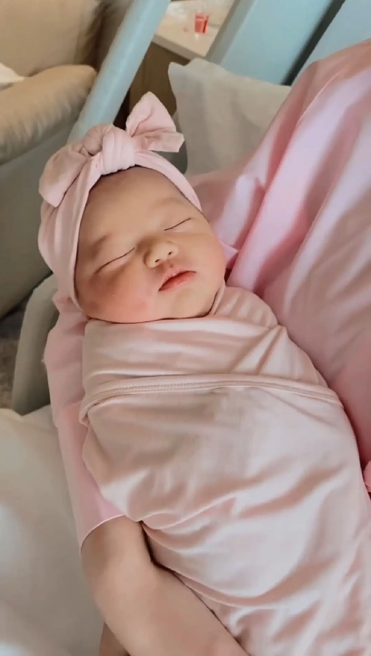 แพทริเซีย กู๊ด คลอดลูกสาว น้องเอลิเซีย คุณยายเจอหลานครั้งแรก