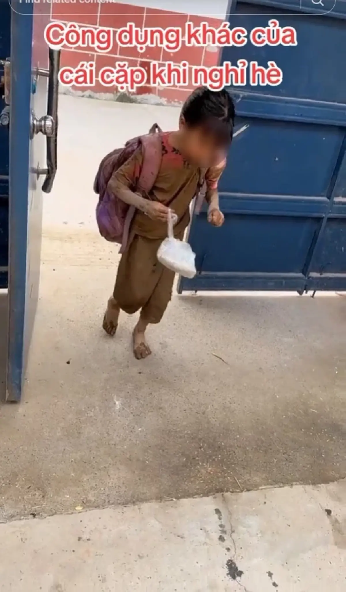 แม่ตกใจ เห็นลูกสาวกลับบ้านสภาพมอมแมม ยิ่งเห็นของฝากจากลูกยิ่งจะเป็นลม