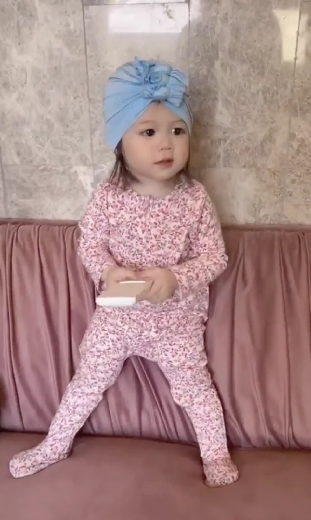 ส่องภาพล่าสุด น้องแอบิเกล ใบหน้าเริ่มเปลี่ยนอีก ออกฝรั่งชัดมาก