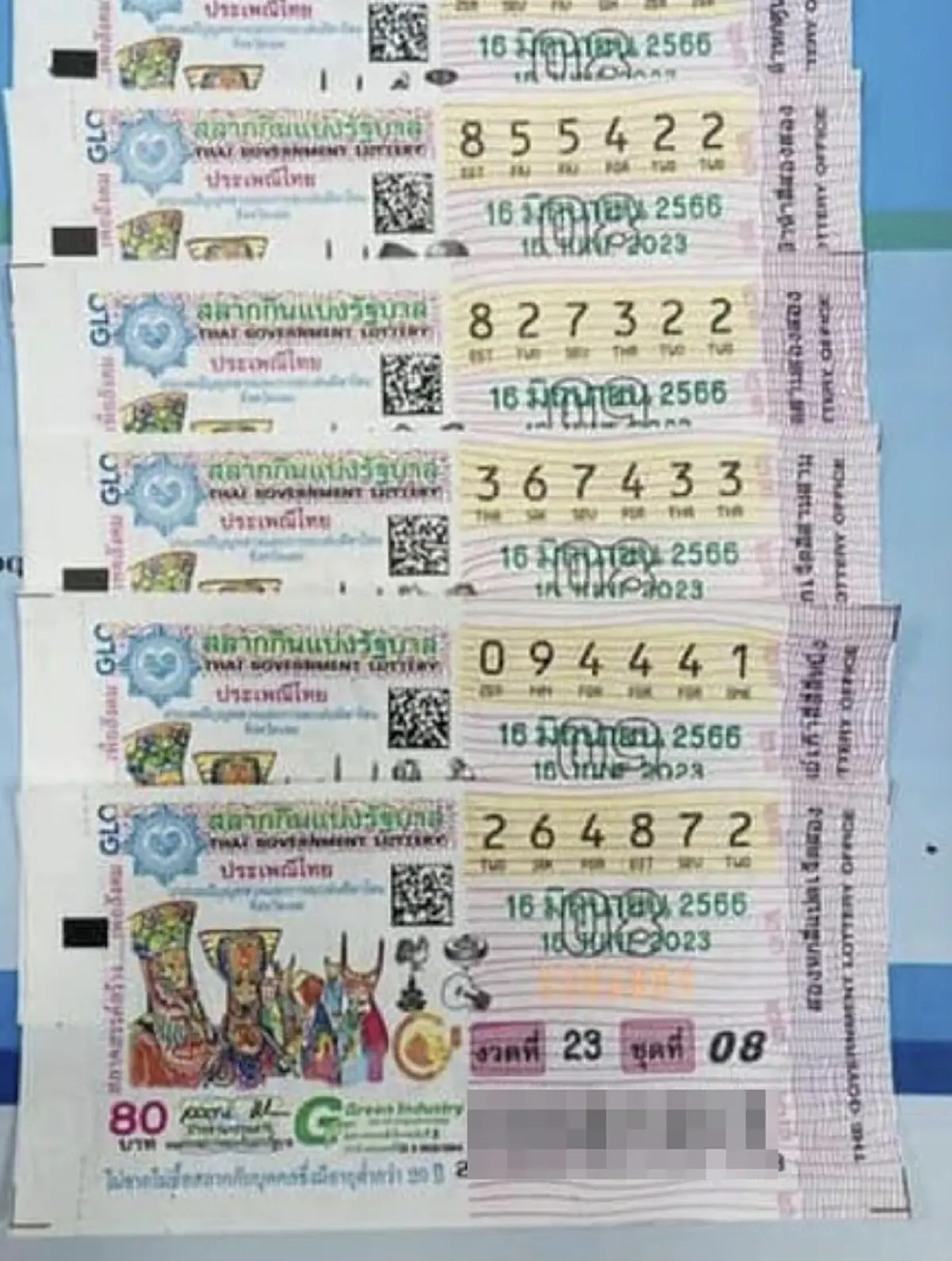 แม่ค้ามือสั่น พบลูกค้าถูกรางวัลที่ 1 รับ 6 ล้าน ตรวจรางวัลอื่นต่อไม่ได้เลย