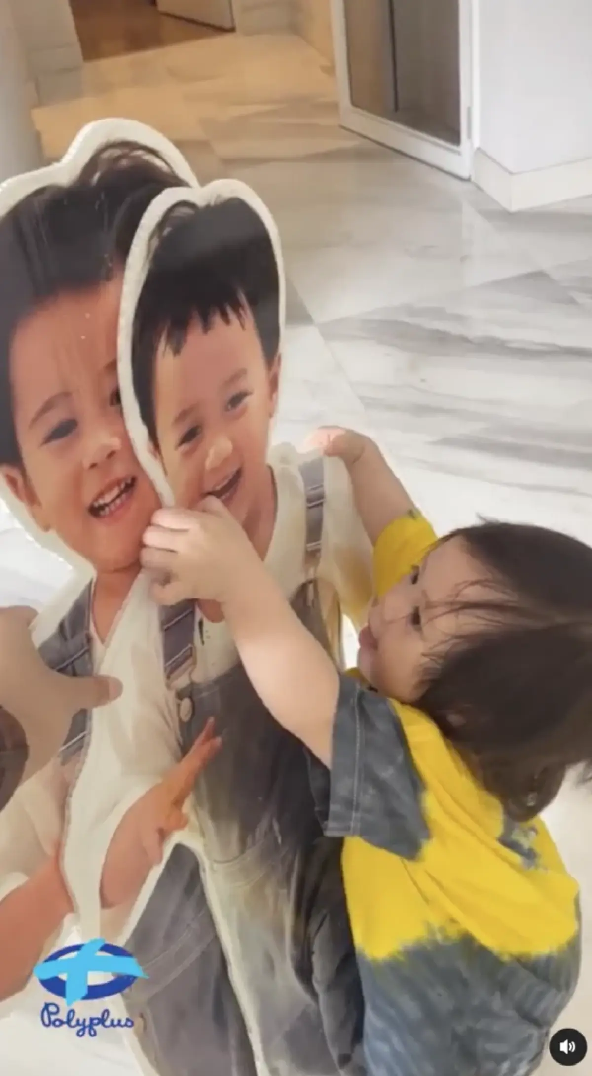 เอ็นดู น้องแอบิเกล หลังเห็นสแตนดี้ พี่สายฟ้า-พายุ จับมือ-กอดคลั่งรักสุดๆ 