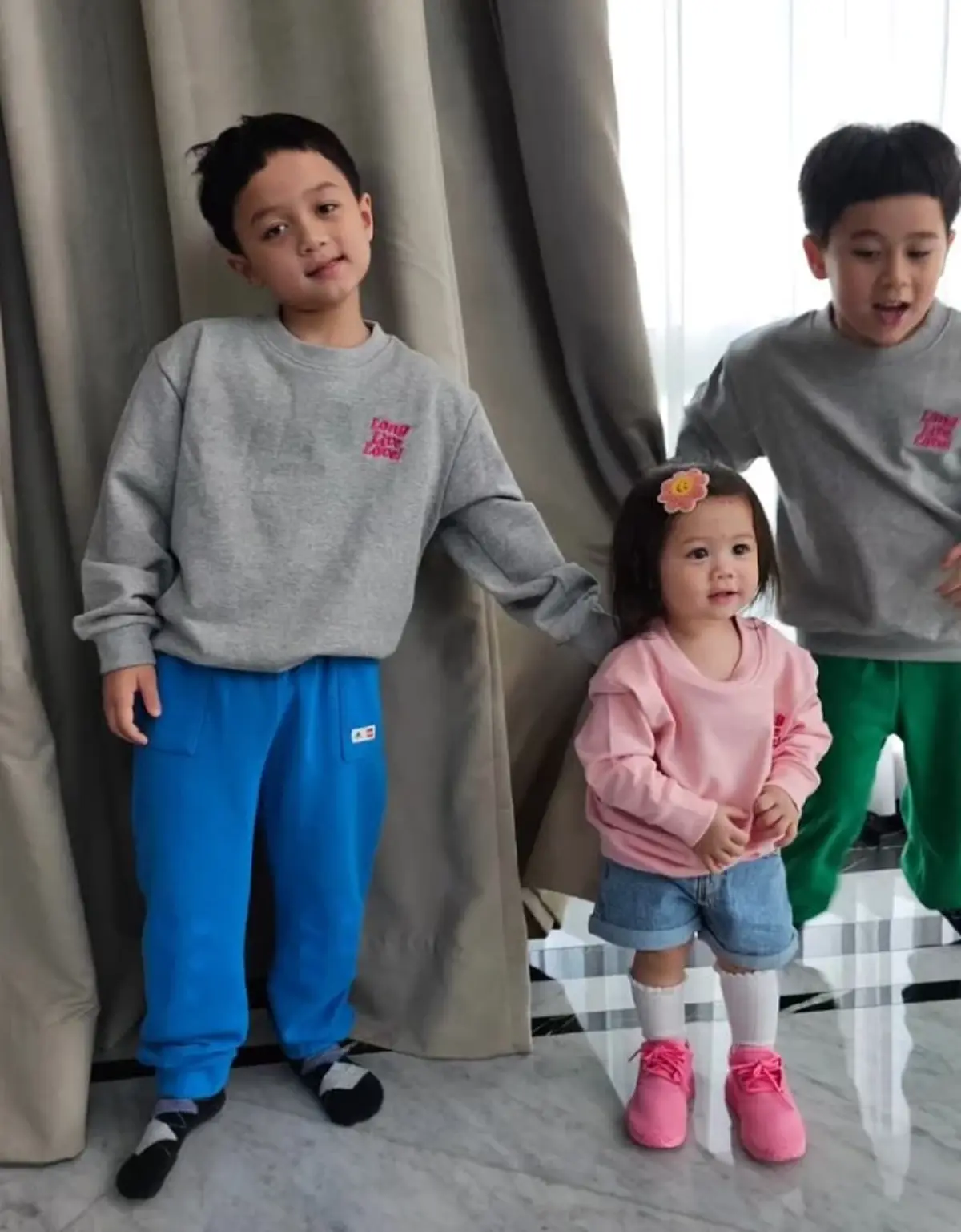 ชมพู่ โพสต์รูปภาพล่าสุด น้องแอบิเกล เทียบ สายฟ้า-พายุ ชัดเลยหน้าเหมือนใคร