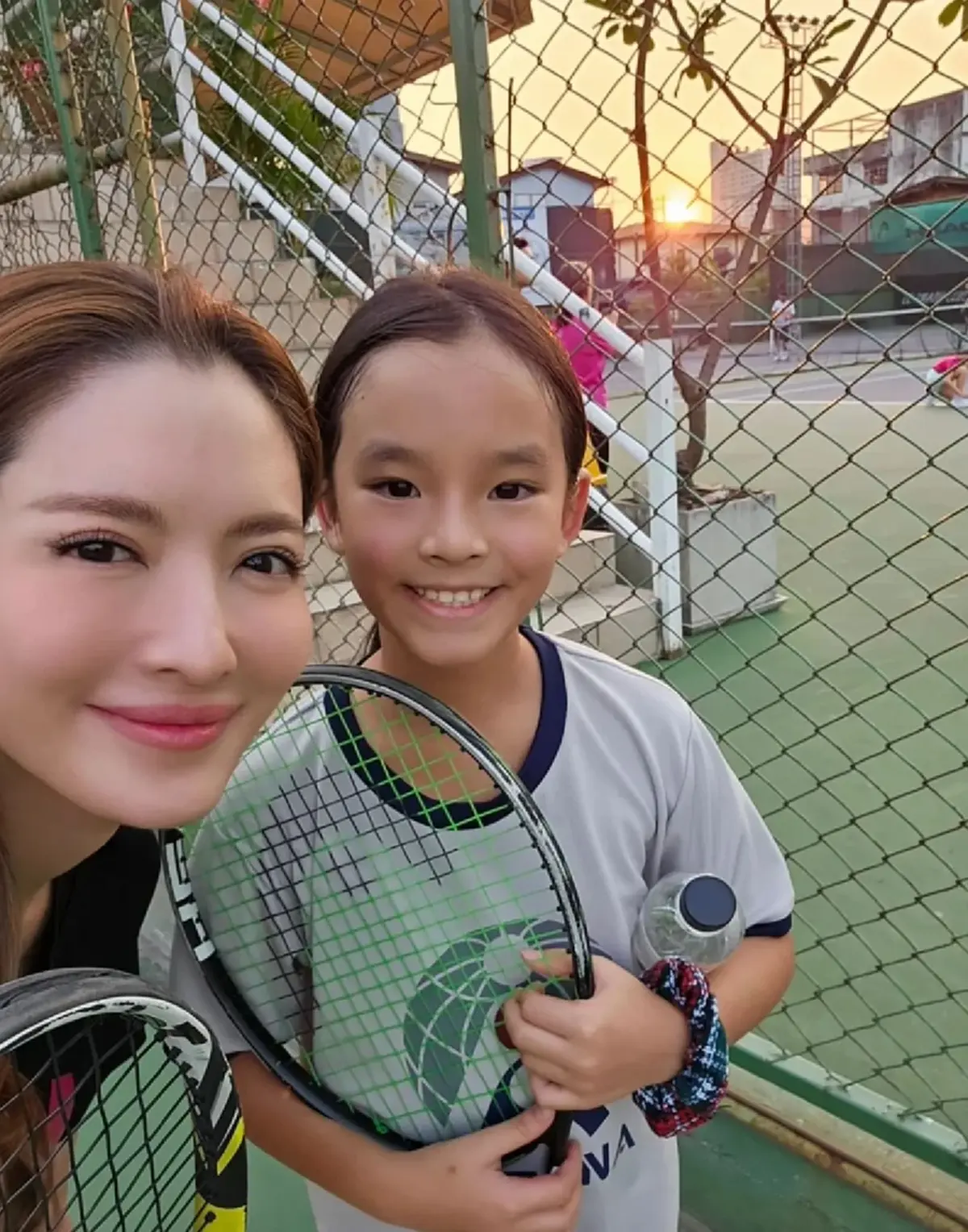 แอฟ ทักษอร น้ำตาไหลกลางรายการ หลังได้ฟังความในใจจากลูกสาว น้องปีใหม่ 