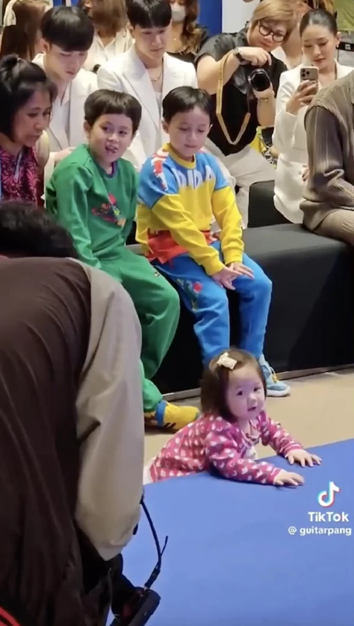 ชาวเน็ตพูดเป็นเสียงเดียวกัน หลัง แม่ชมพู่ อารยา พาลูกๆทั้ง 3 คนไปออกงาน