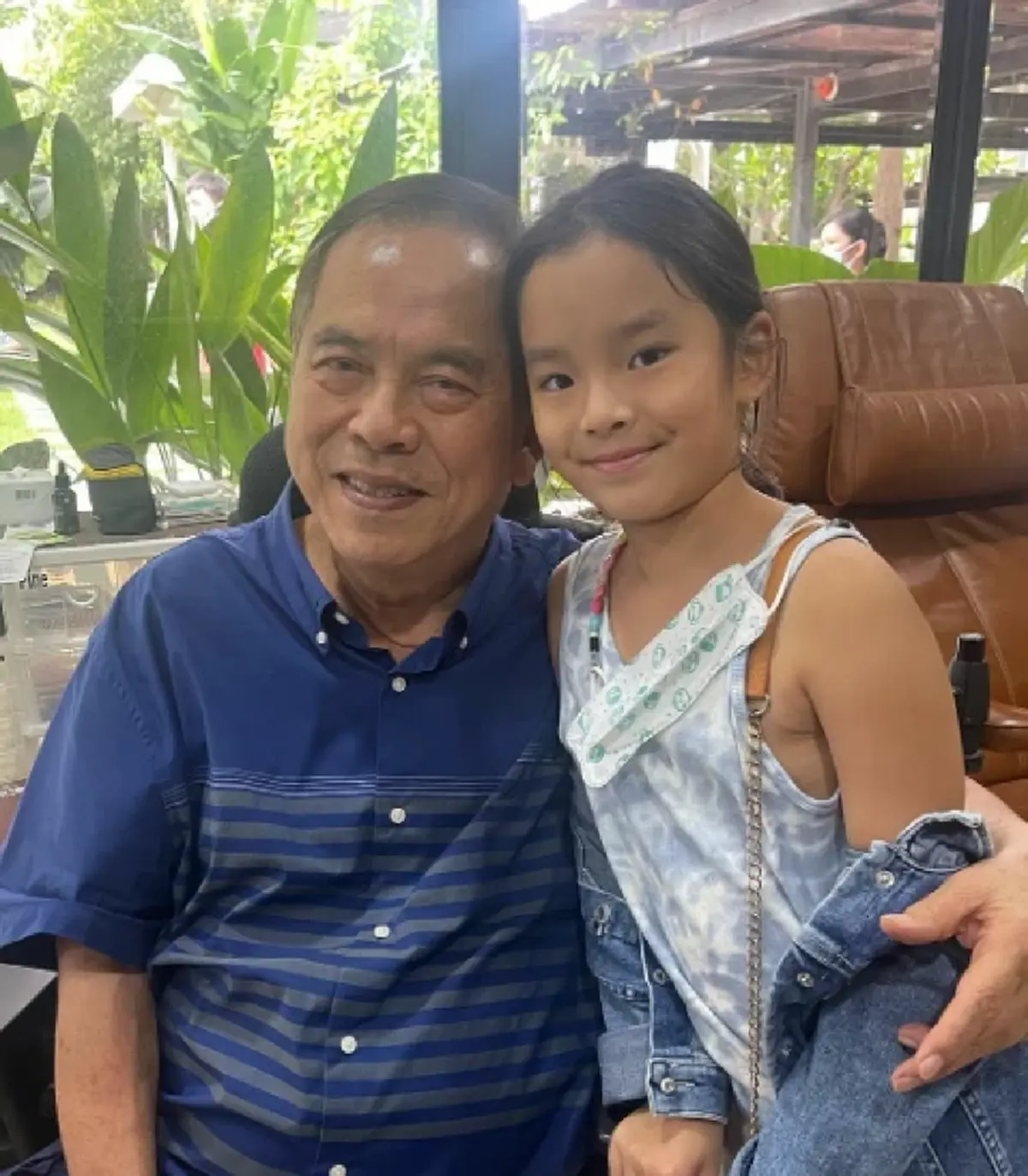 แอฟ ทักษอร โผล่เมนต์ ปู่ไพวงษ์ โพสต์ภาพคู่ น้องปีใหม่ ชาวเน็ตเห็นแห่กดไลค์