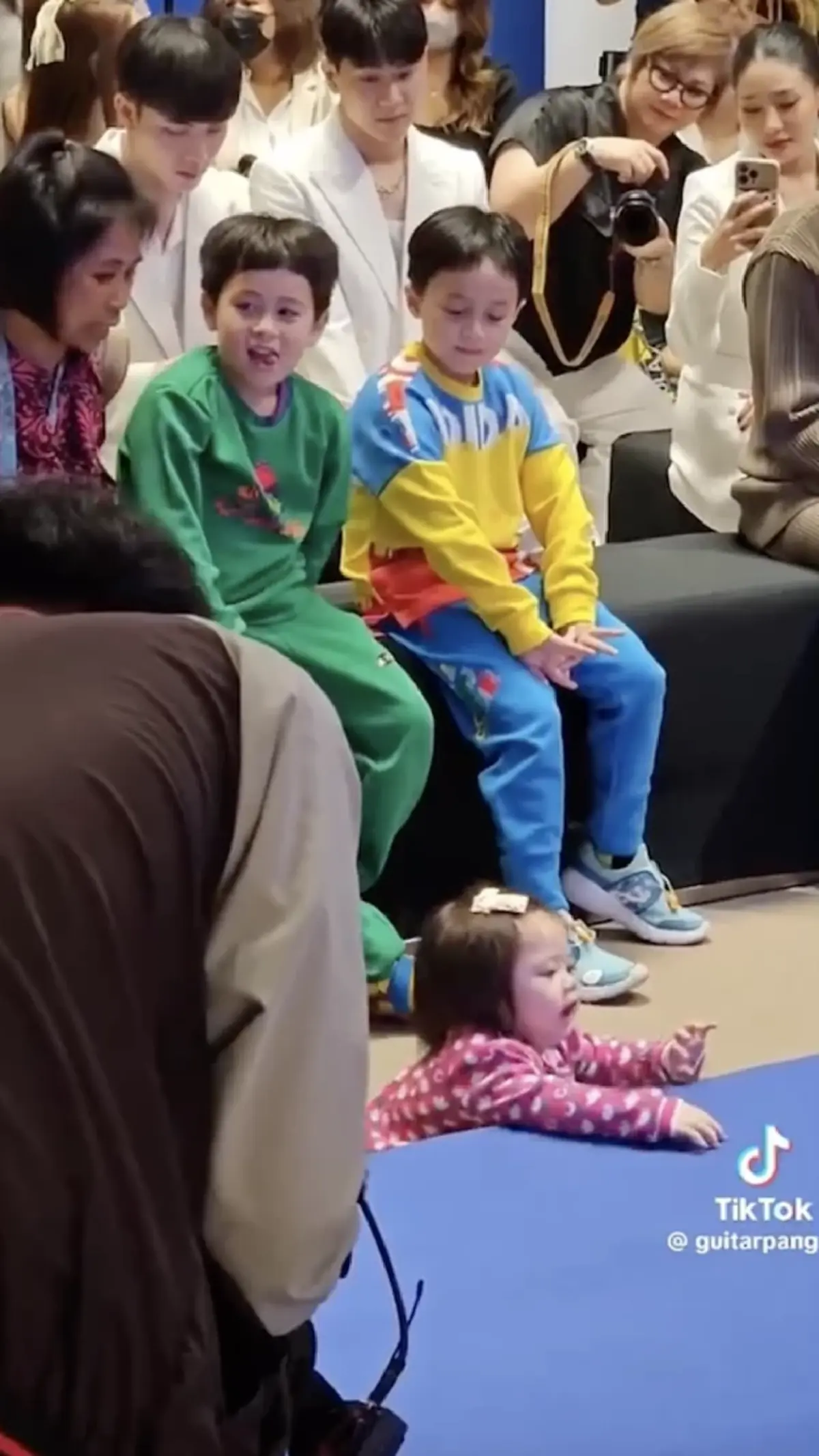 ชาวเน็ตพูดเป็นเสียงเดียวกัน หลัง แม่ชมพู่ อารยา พาลูกๆทั้ง 3 คนไปออกงาน