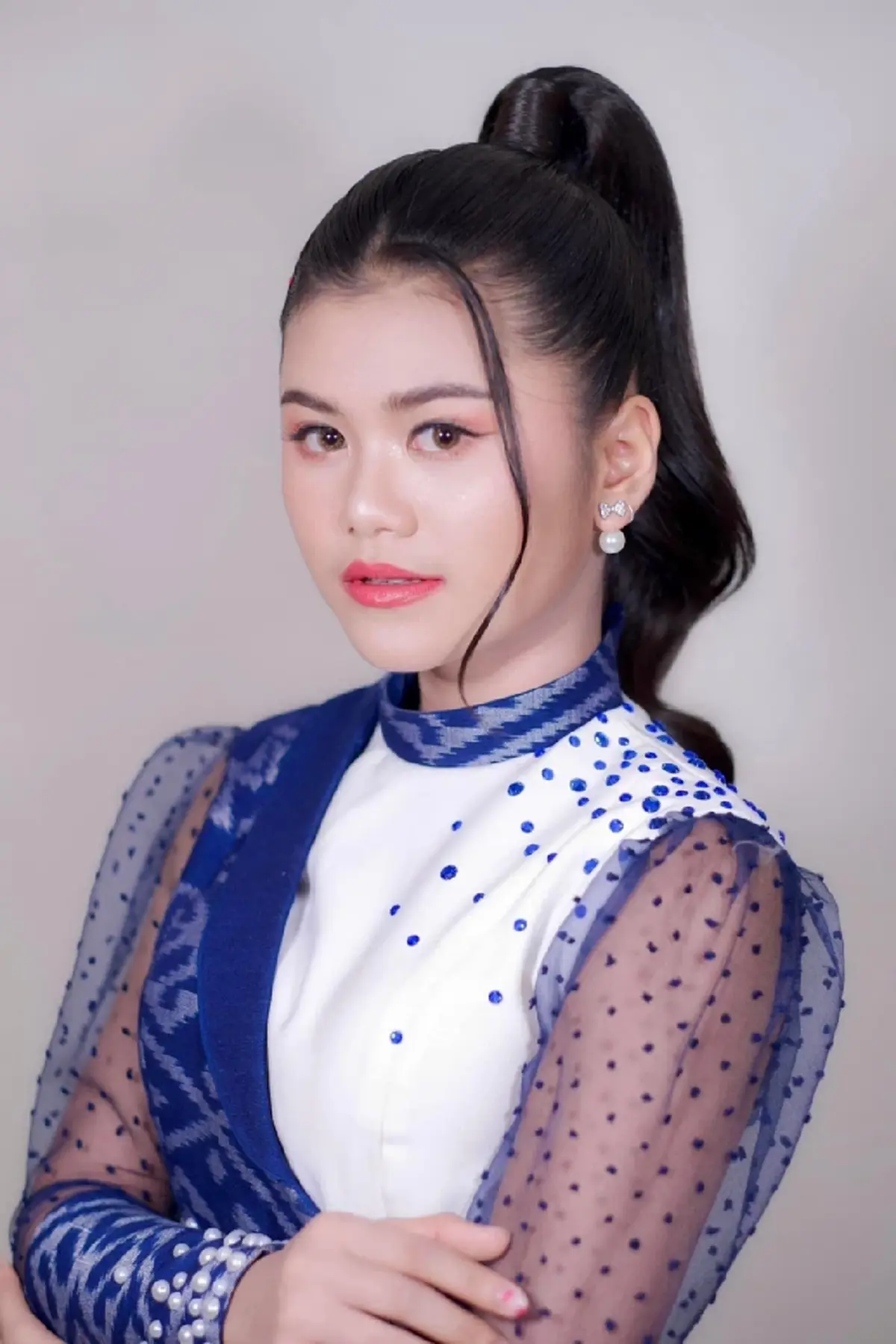 แอ้ม ชลธิชา นักร้องลูกทุ่งดัง ประสบอุบัติเหตุ รถพุ่งชนศาลาข้างทาง