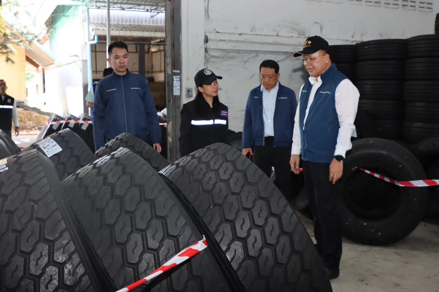 บุกทลายโกดังยางรถยนต์ยี่ห้อดัง 90ล้าน ไม่ได้มาตรฐาน เตือนอันตรายอย่าซื้อ